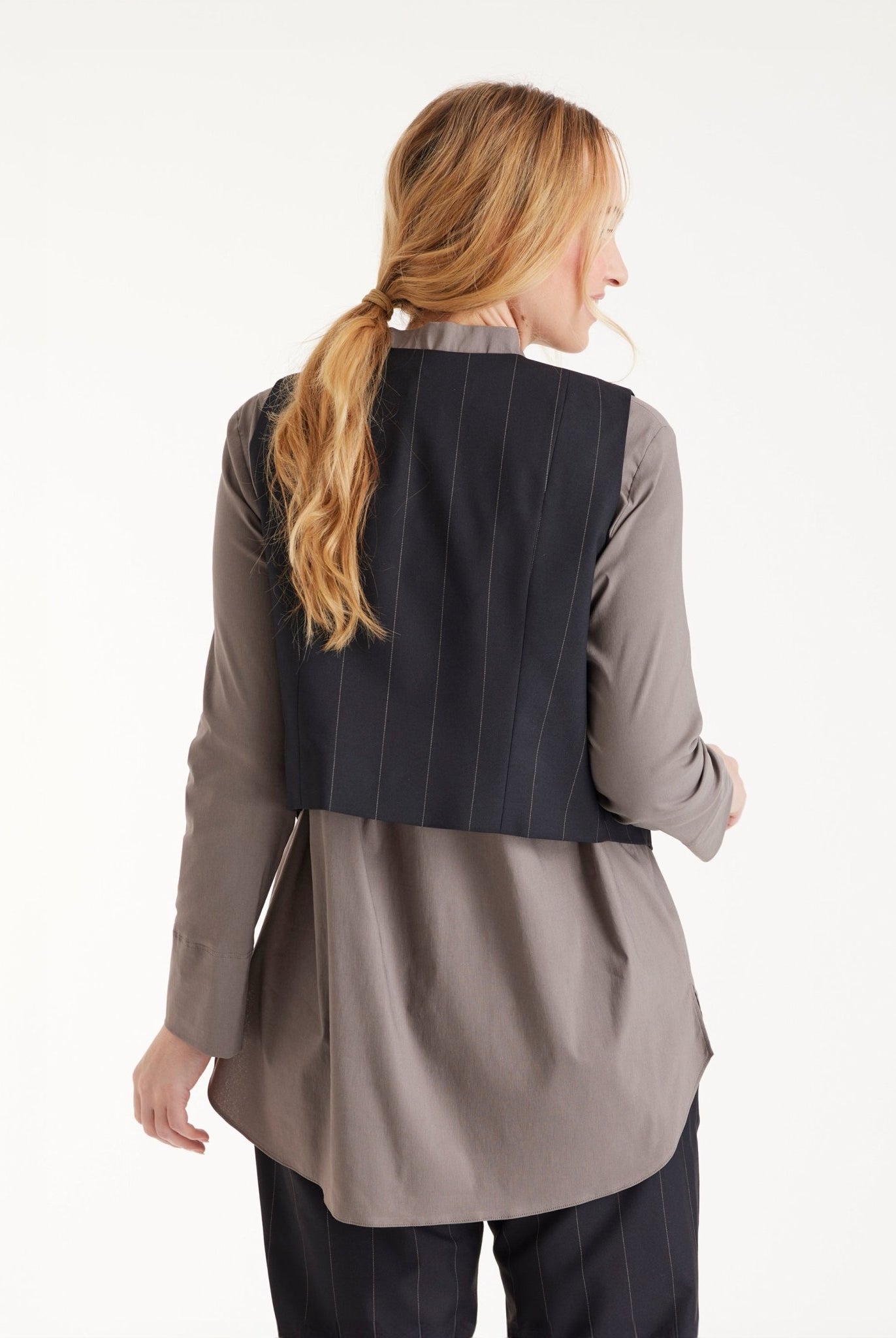 Anzugweste TESCAWE mit V-Ausschnitt, Knöpfen und Nadelstreifen in Dunkelblau