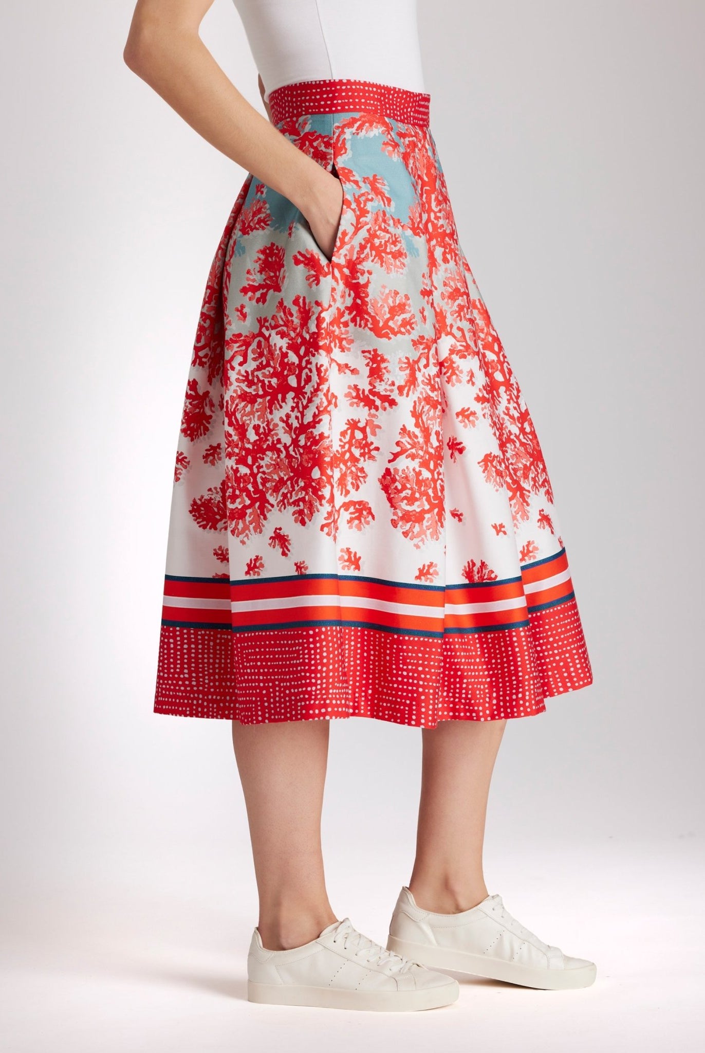 Ausgestellter Rock FAPIRO mit Falten, seitlichem Reißverschluss und Muster in Rot