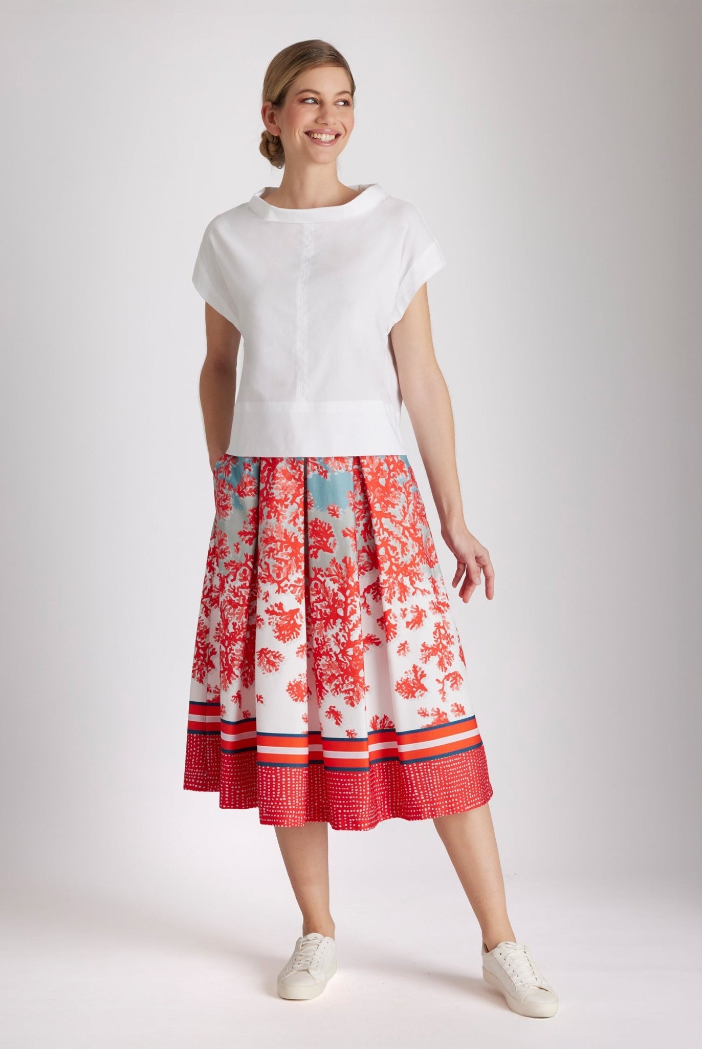 Ausgestellter Rock FAPIRO mit Falten, seitlichem Reißverschluss und Muster in Rot