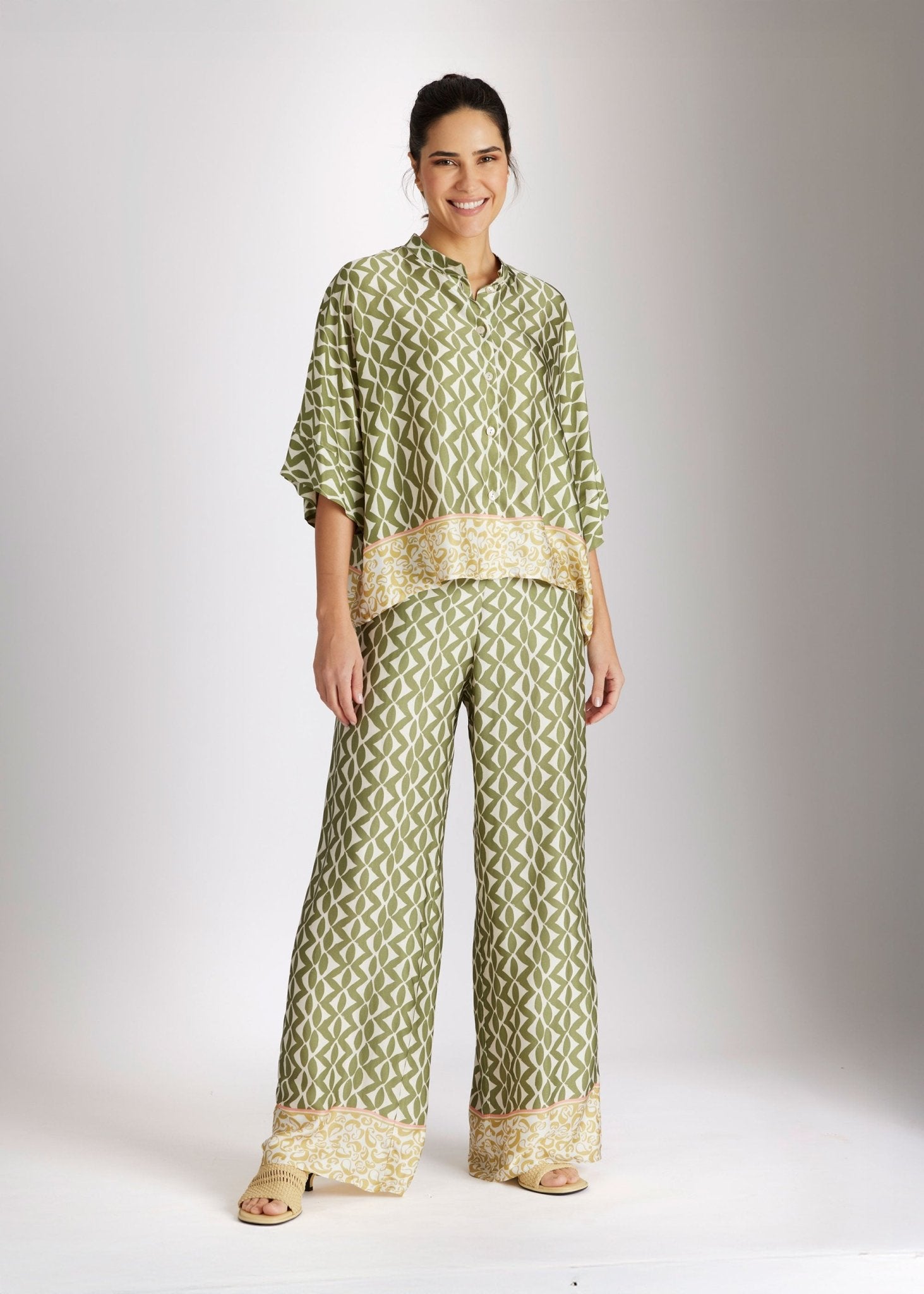 Coming Soon! Legere Bluse ZOTRINA aus Viskose mit Knopfleiste - FOX'S - Fashion