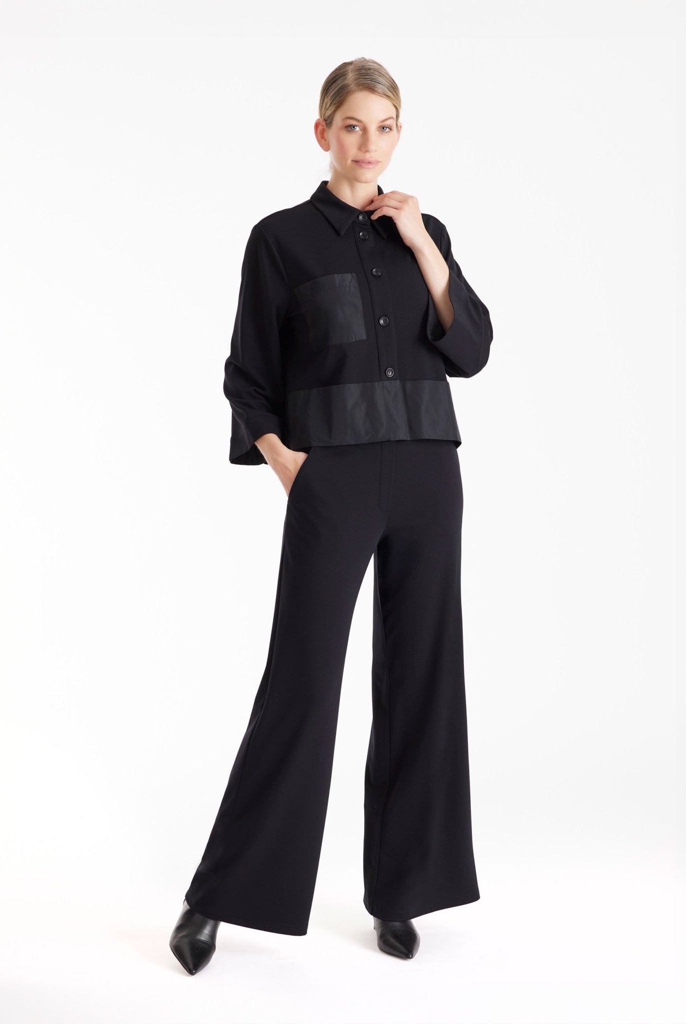 Hose GYPANTA mit geradem, lockerem Bein und seitlichen Eingrifftaschen in Schwarz