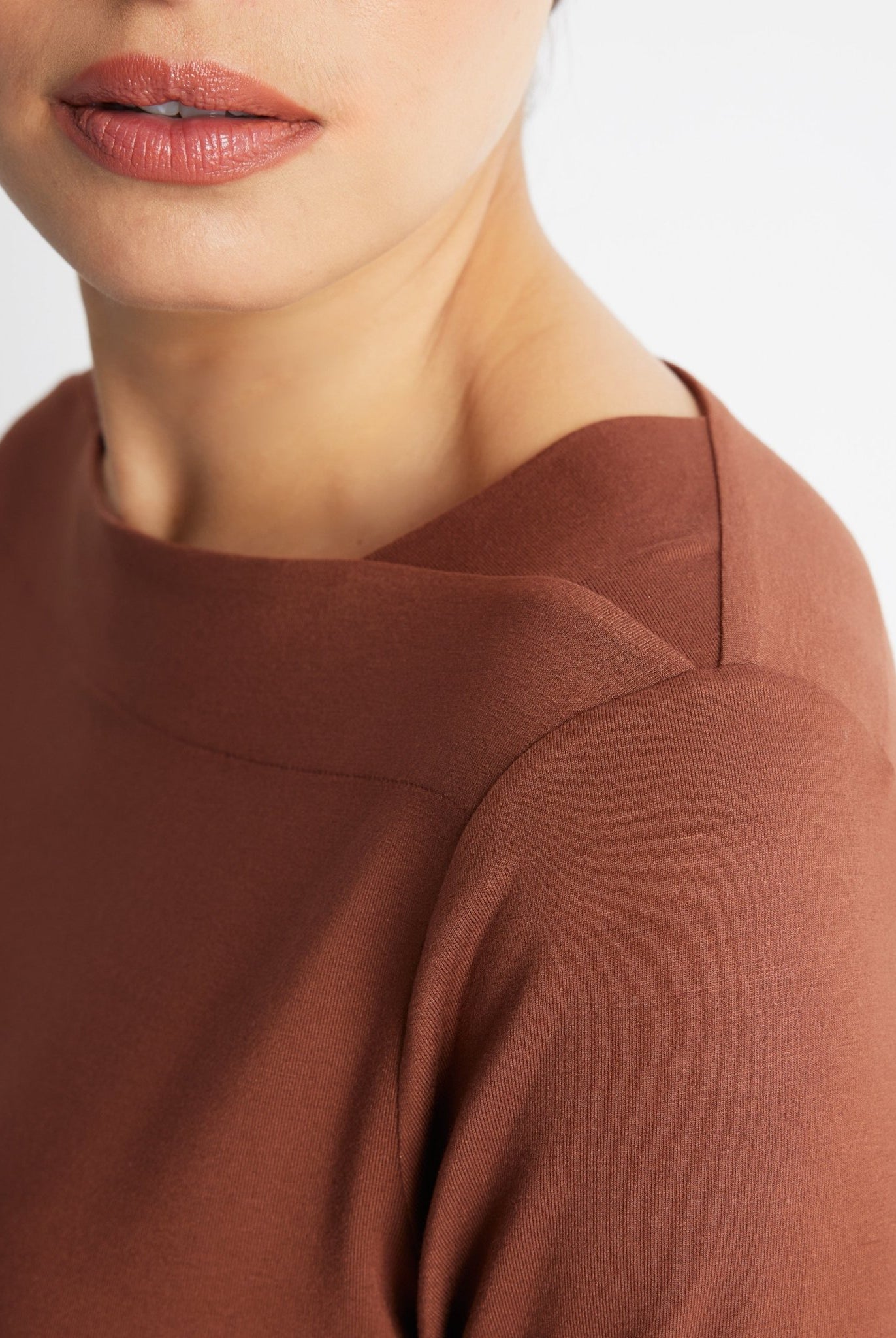 Gerades Shirt CESONTA aus softem Viskosejersey - FOX'S-Fashion