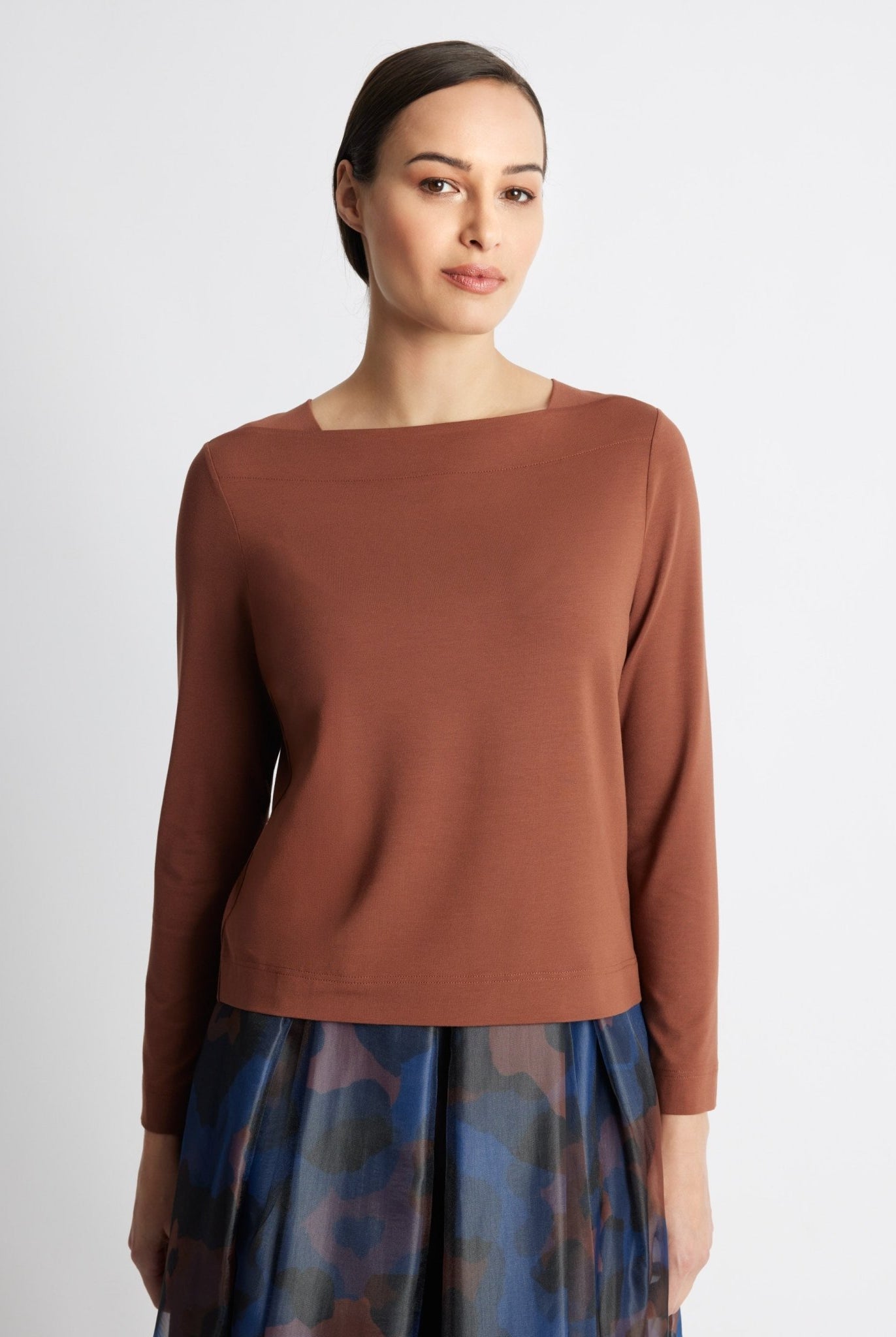 Gerades Shirt CESONTA aus softem Viskosejersey - FOX'S-Fashion