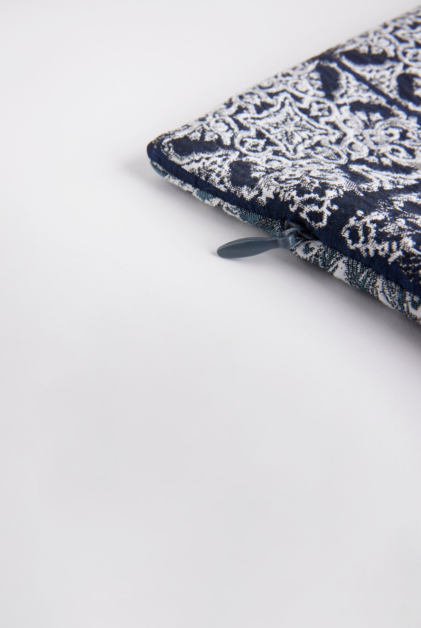 Gewebte Dekokissenhülle EVELIN in edlem Jacquard aus Baumwoll - Viskose - Mix - FOX'S - Fashion