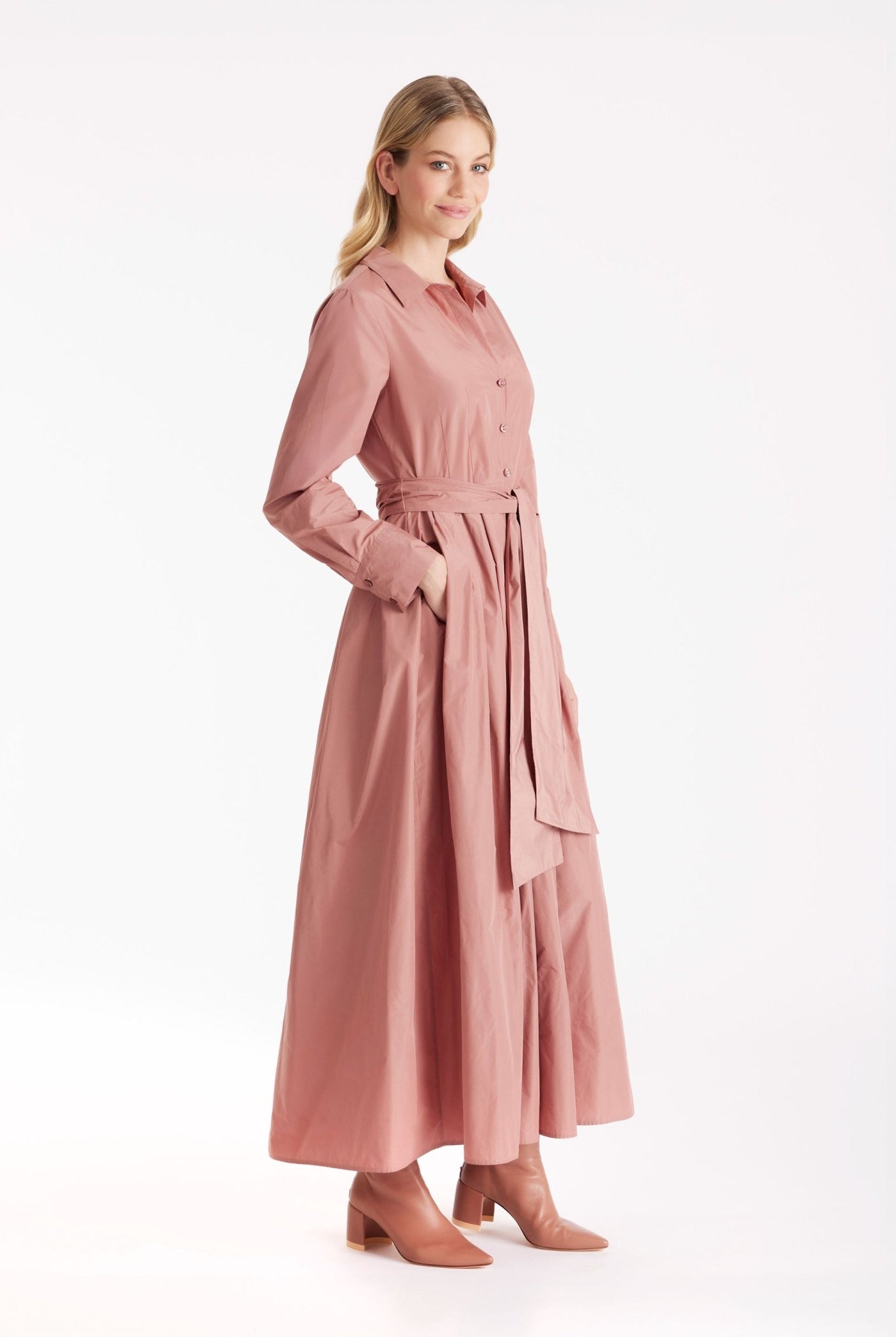 Langes Hemdblusenkleid GUVINTA mit Kragen, Knopfleiste und Bindegürtel in der Taille in Rosa