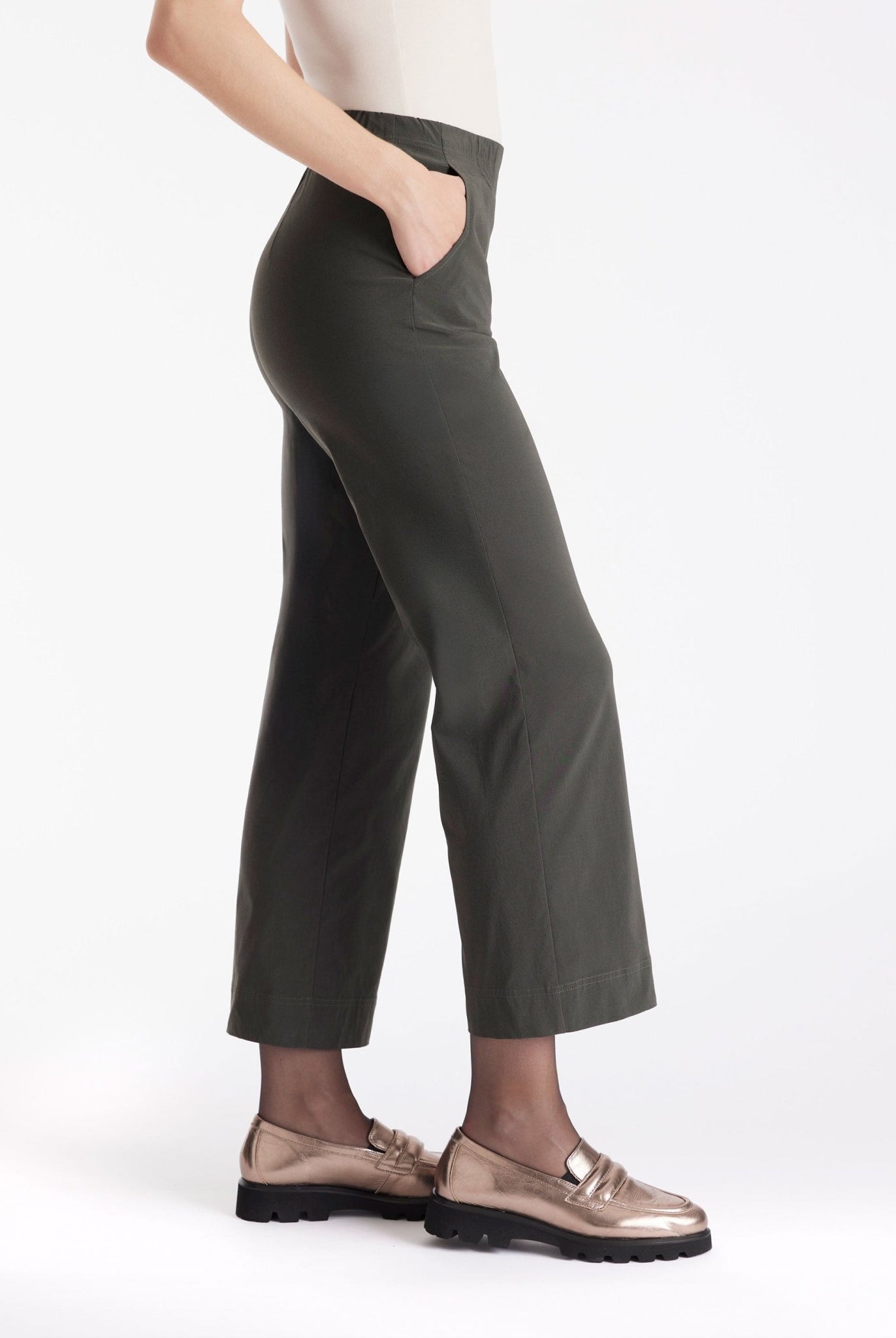 Hose JISTRA in 7/8-Länge mit geradem Bein und seitlichen Eingrifftaschen in Khakigrün