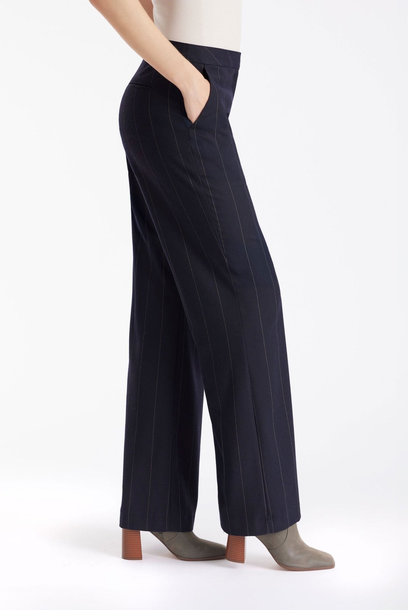 Hose TADOKI mit geradem Bein und Nadelstreifen in Dunkelblau