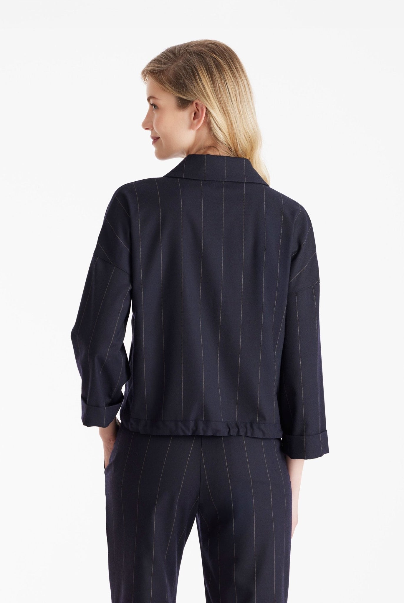 Jacke TAKIDA mit Kragen, Knopfleiste, Tunnelzug und Nadelstreifen in Dunkelblau