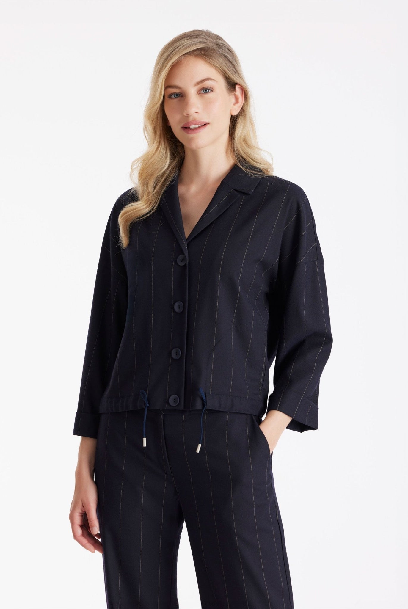 Jacke TAKIDA mit Kragen, Knopfleiste, Tunnelzug und Nadelstreifen in Dunkelblau