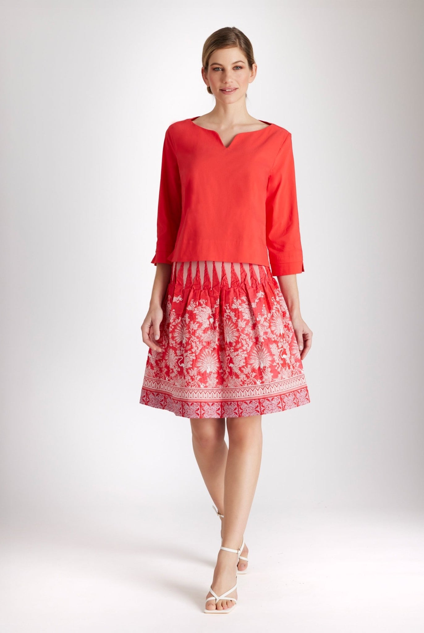 Bluse BUSHAKTY mit V-Ausschnitt und 3/4-Ärmeln und kastiger Form in Rot