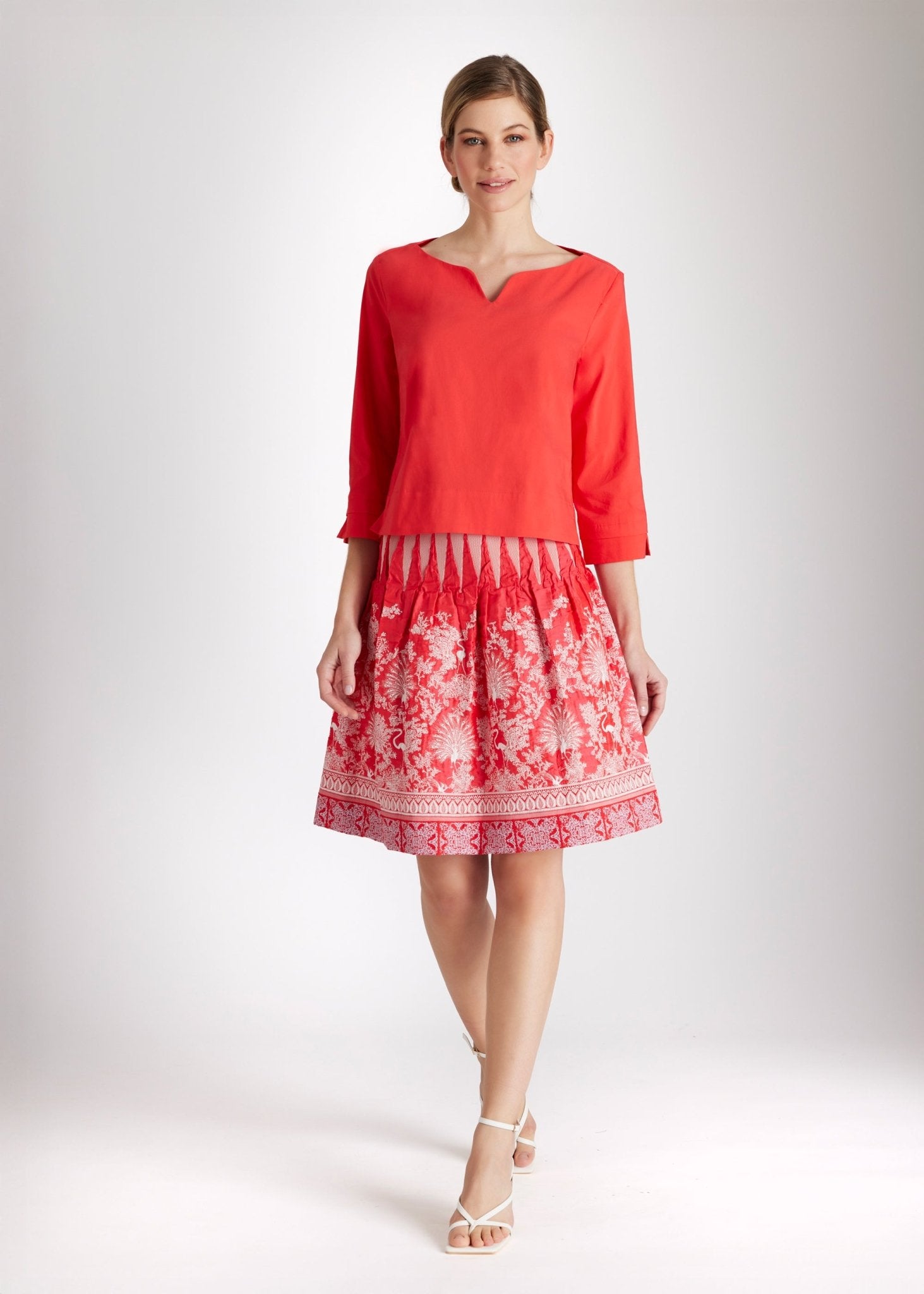 Bluse BUSHAKTY mit V-Ausschnitt und 3/4-Ärmeln und kastiger Form in Rot