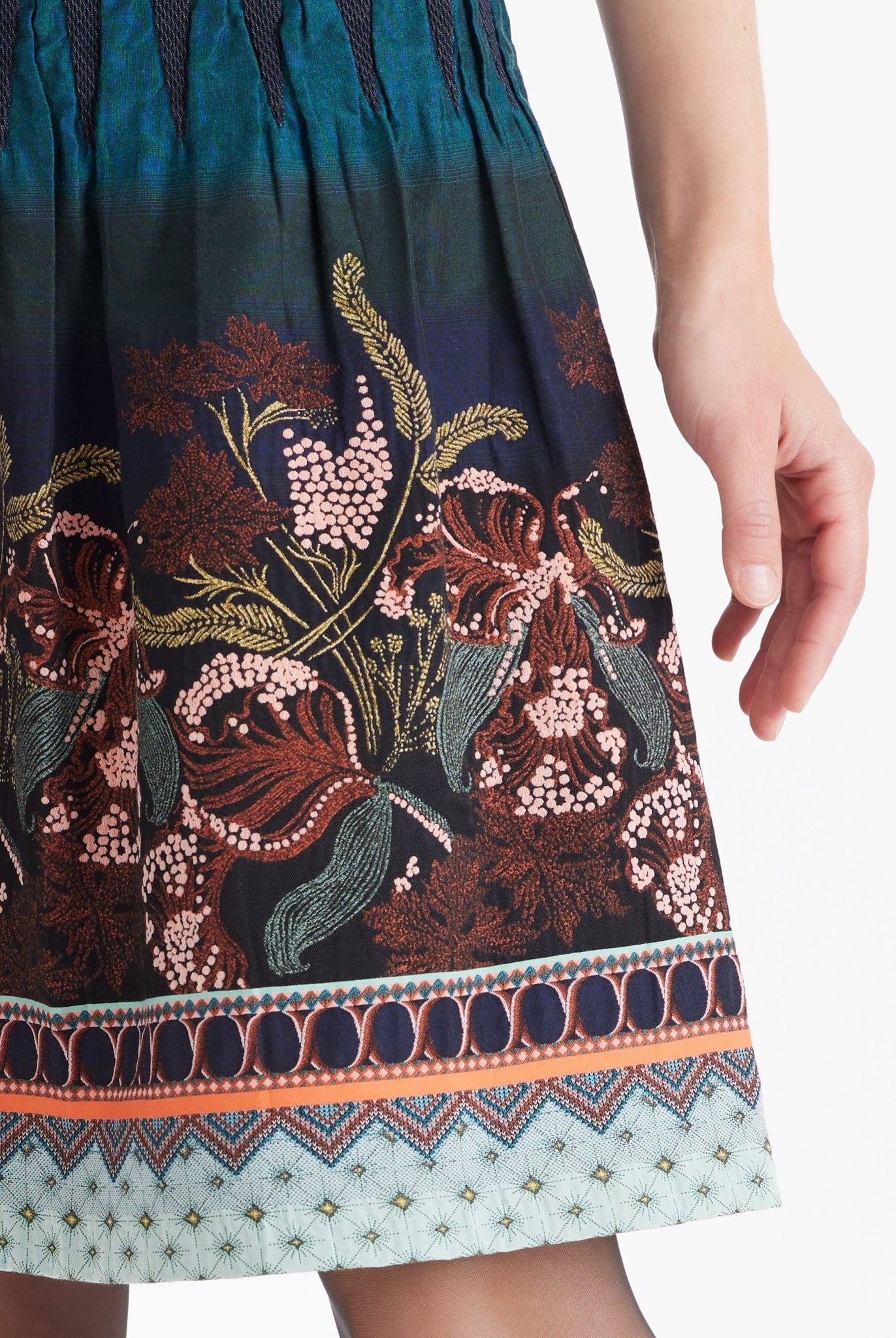 Kurzer Rock LACROS-W mit Gummibund und abstraktem Muster in Petrol