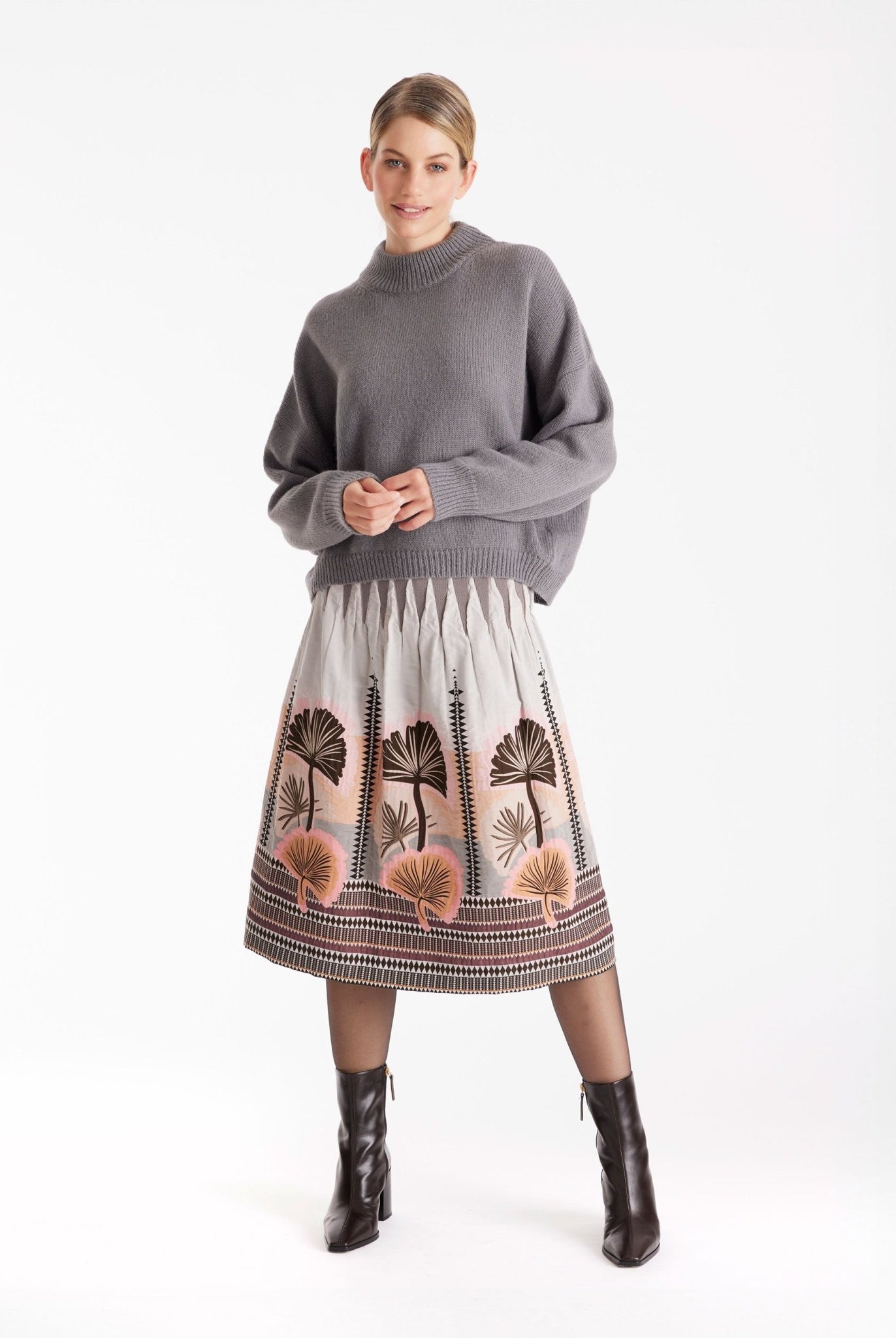 Kurzer Pullover PAROLY mit Stehkragen und langen Armen in Grau