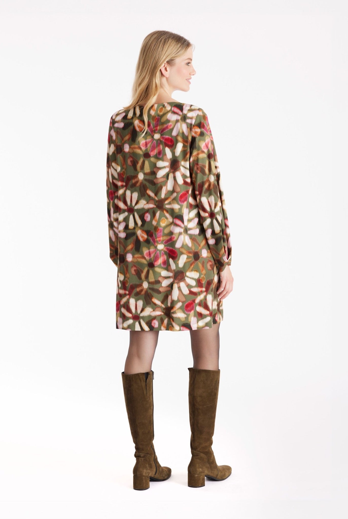 Kurzes Kleid NABYLIA mit U-Boot-Ausschnitt, langen Armen und mehrfarbigem Blumenmuster