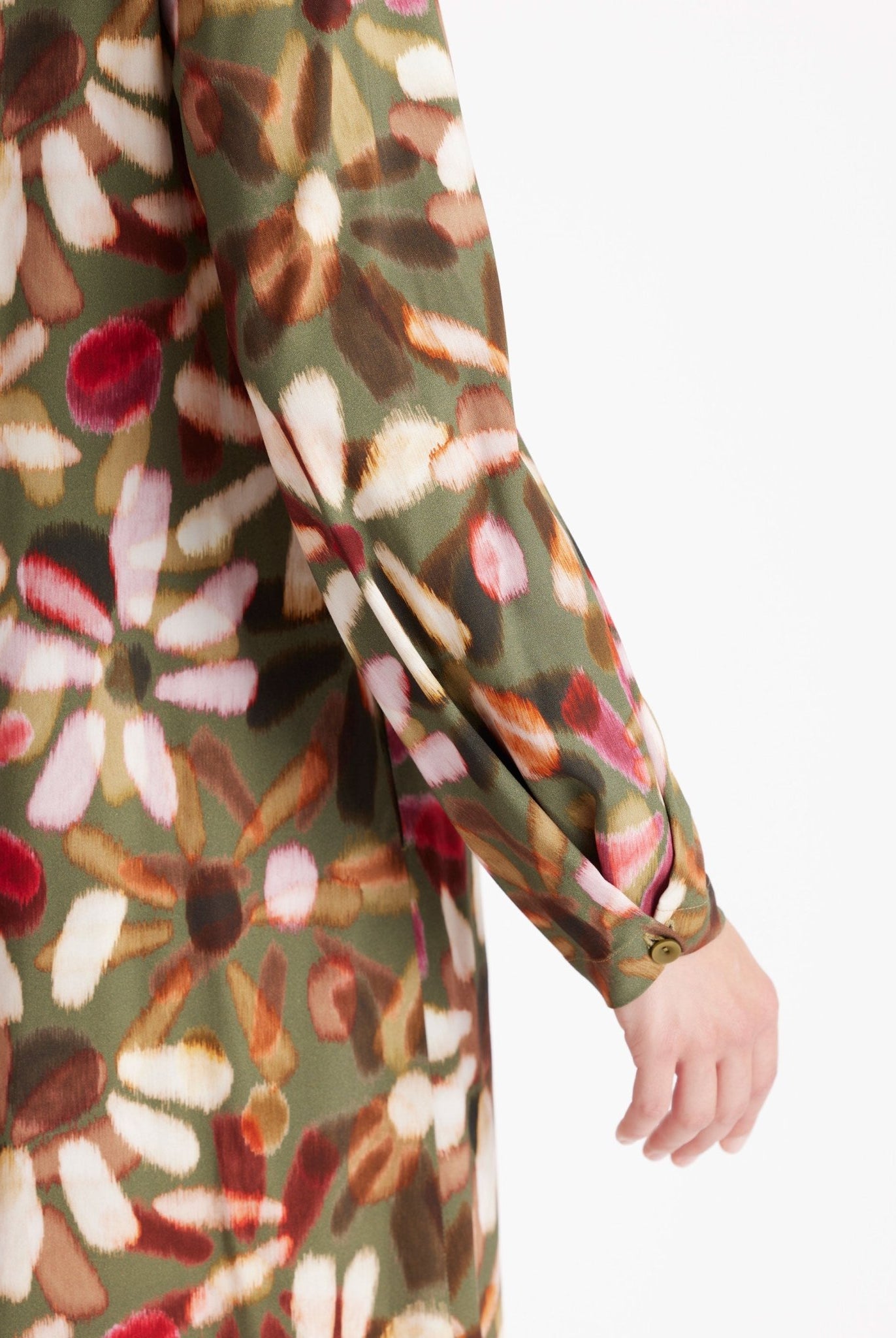 Kurzes Kleid NABYLIA mit U-Boot-Ausschnitt, langen Armen und mehrfarbigem Blumenmuster