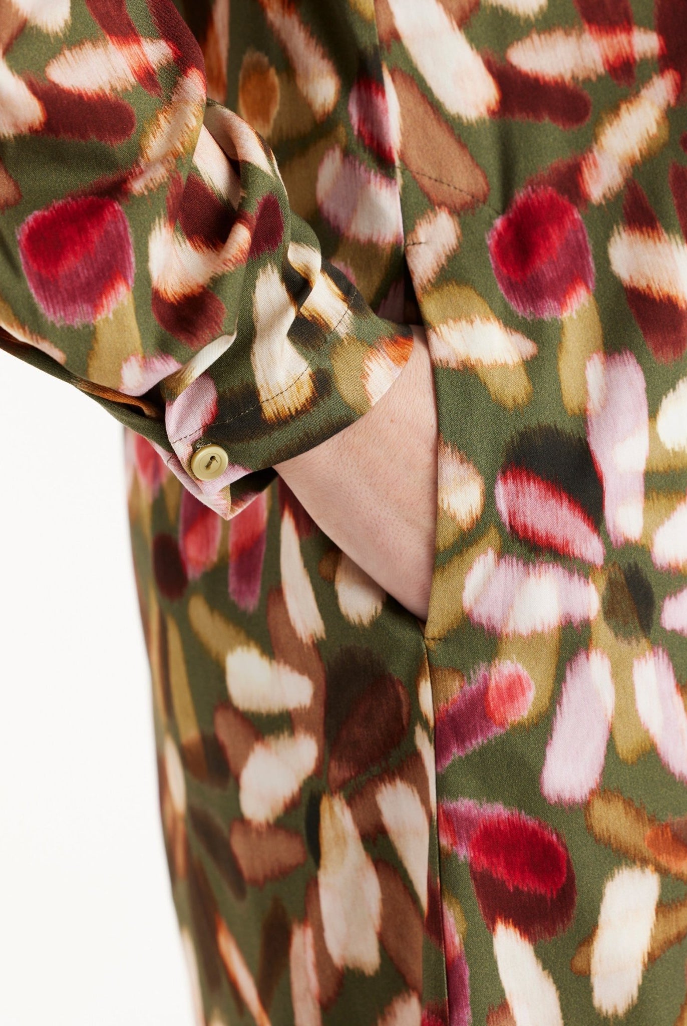 Kurzes Kleid NABYLIA mit U-Boot-Ausschnitt, langen Armen und mehrfarbigem Blumenmuster