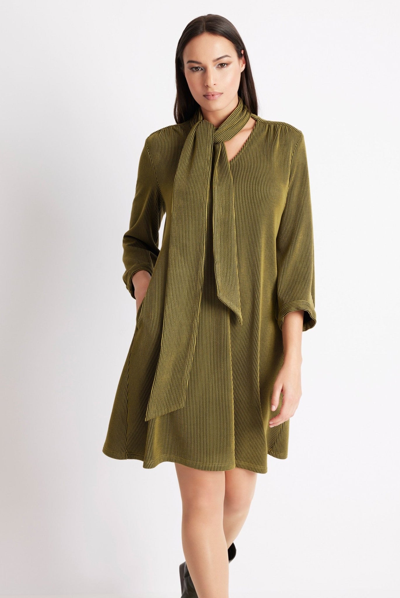 Kurzes Kleid PEKUNI aus fein geripptem Viskose-Mix - FOX'S-Fashion