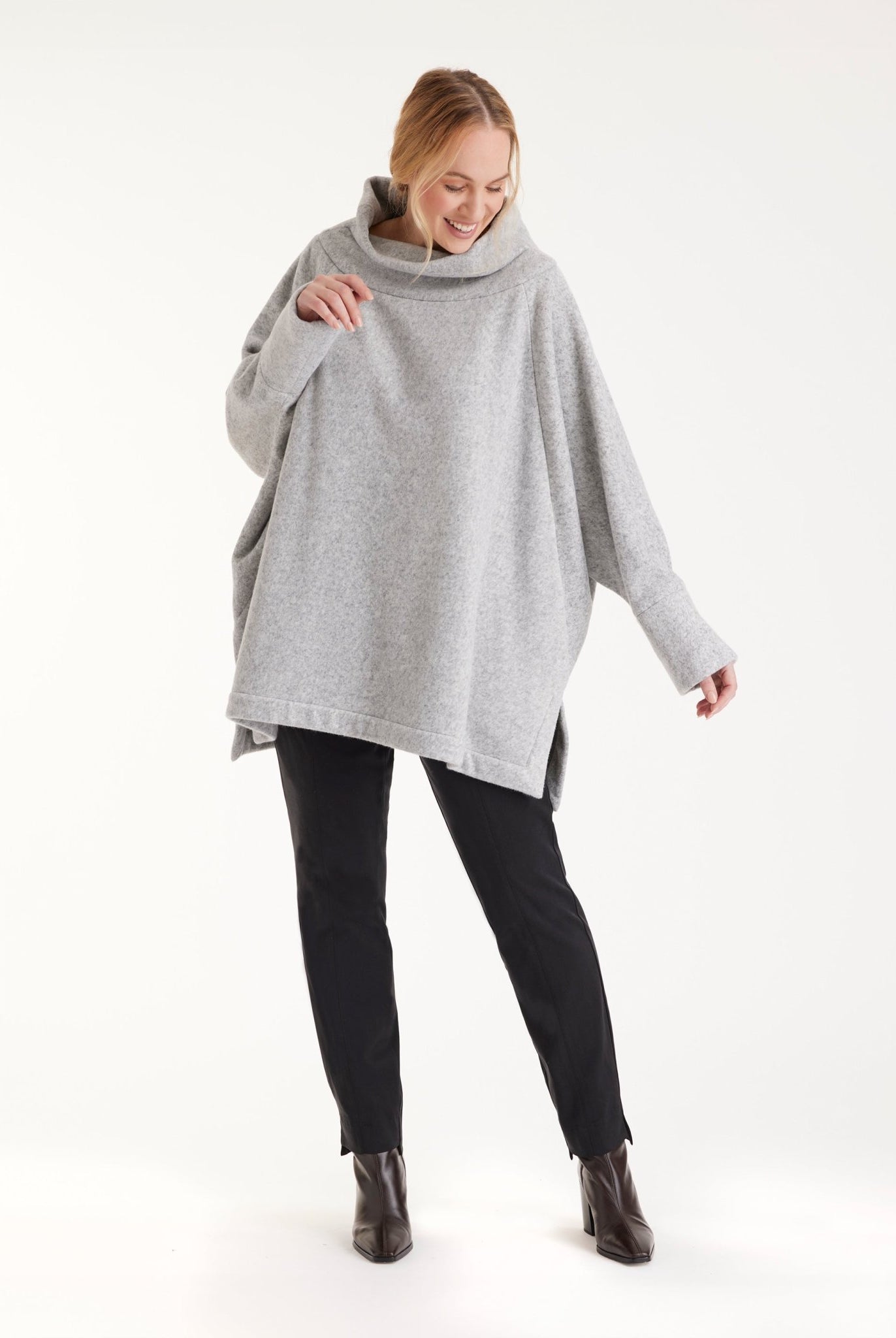 Lange Hose RISTRA mit schmalem Bein und Eingrifftaschen in Schwarz