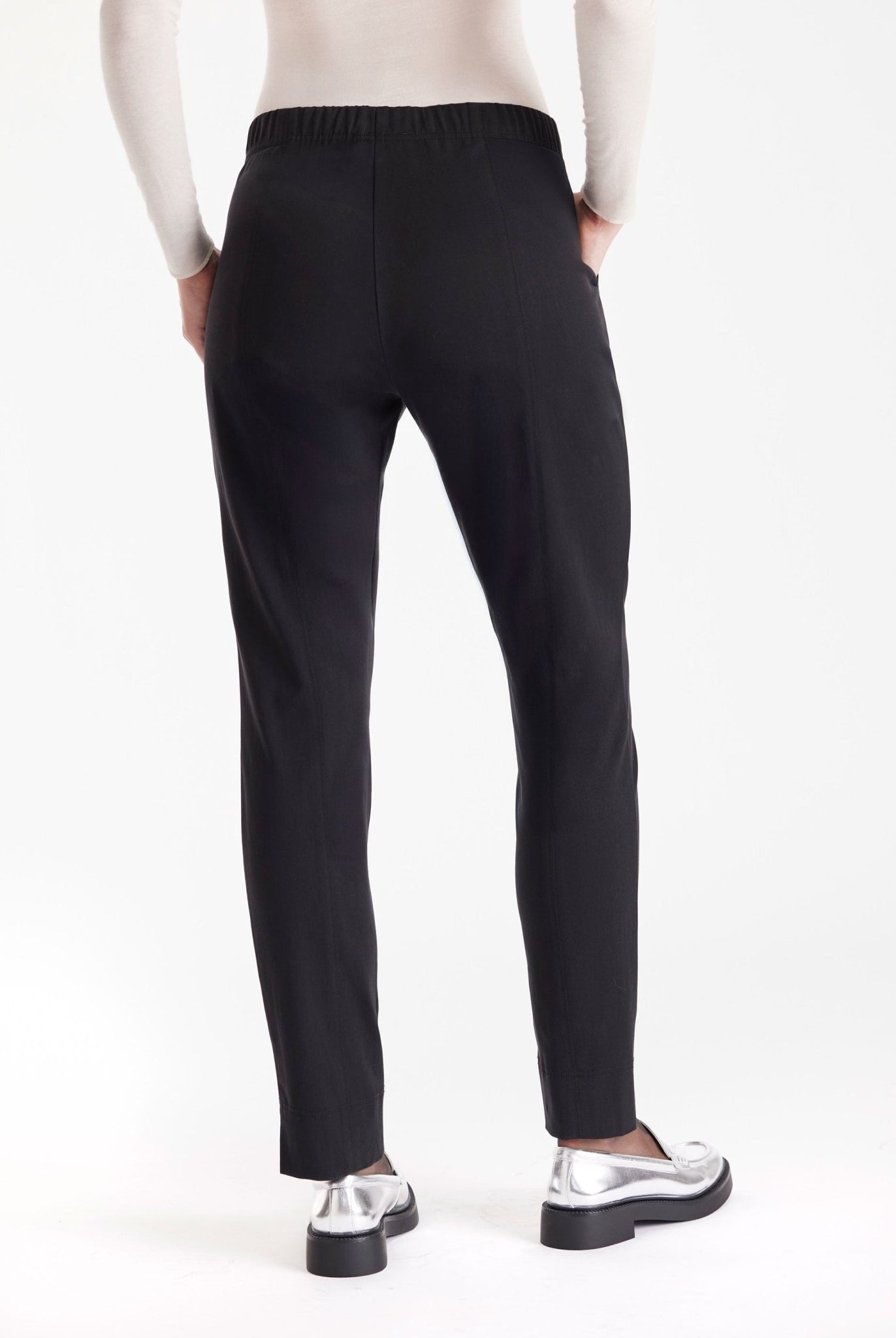 Lange Hose RISTRA mit schmalem Bein und Eingrifftaschen in Schwarz