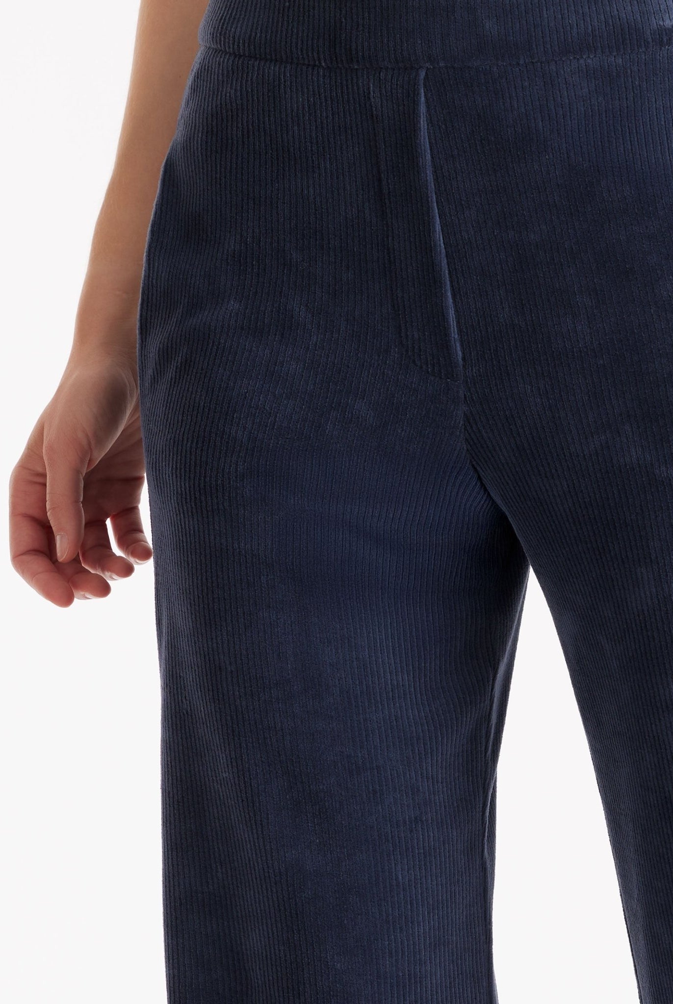 Hose WACORHO aus Cord mit lockerem Bein und Eingrifftaschen in Blau