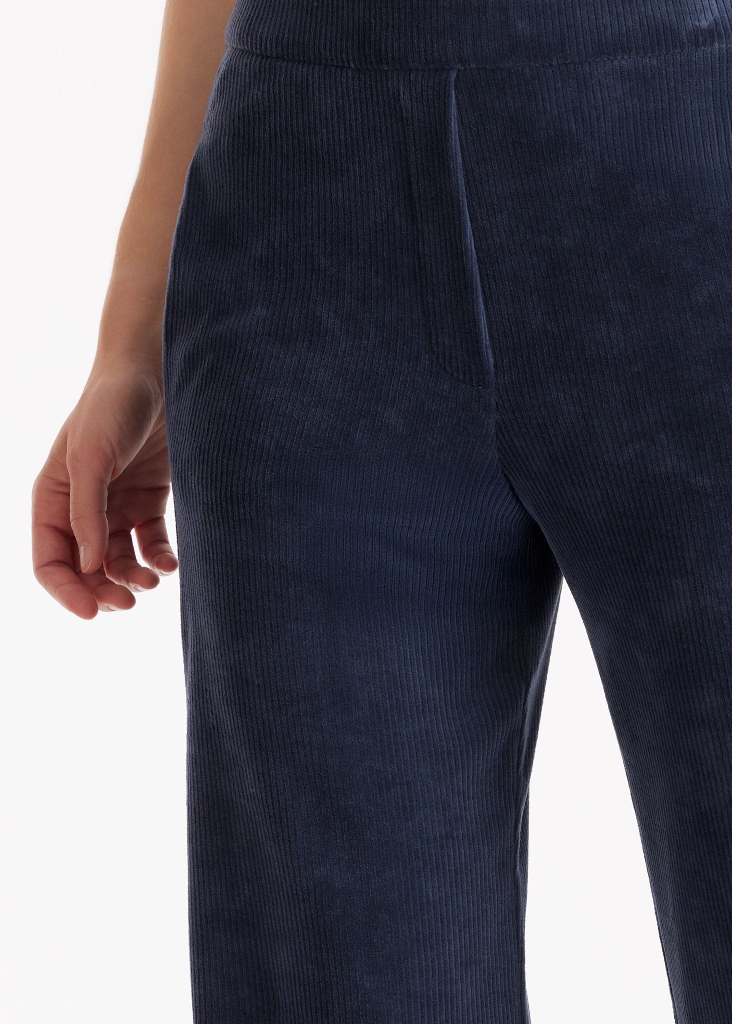 Hose WACORHO aus Cord mit lockerem Bein und Eingrifftaschen in Blau