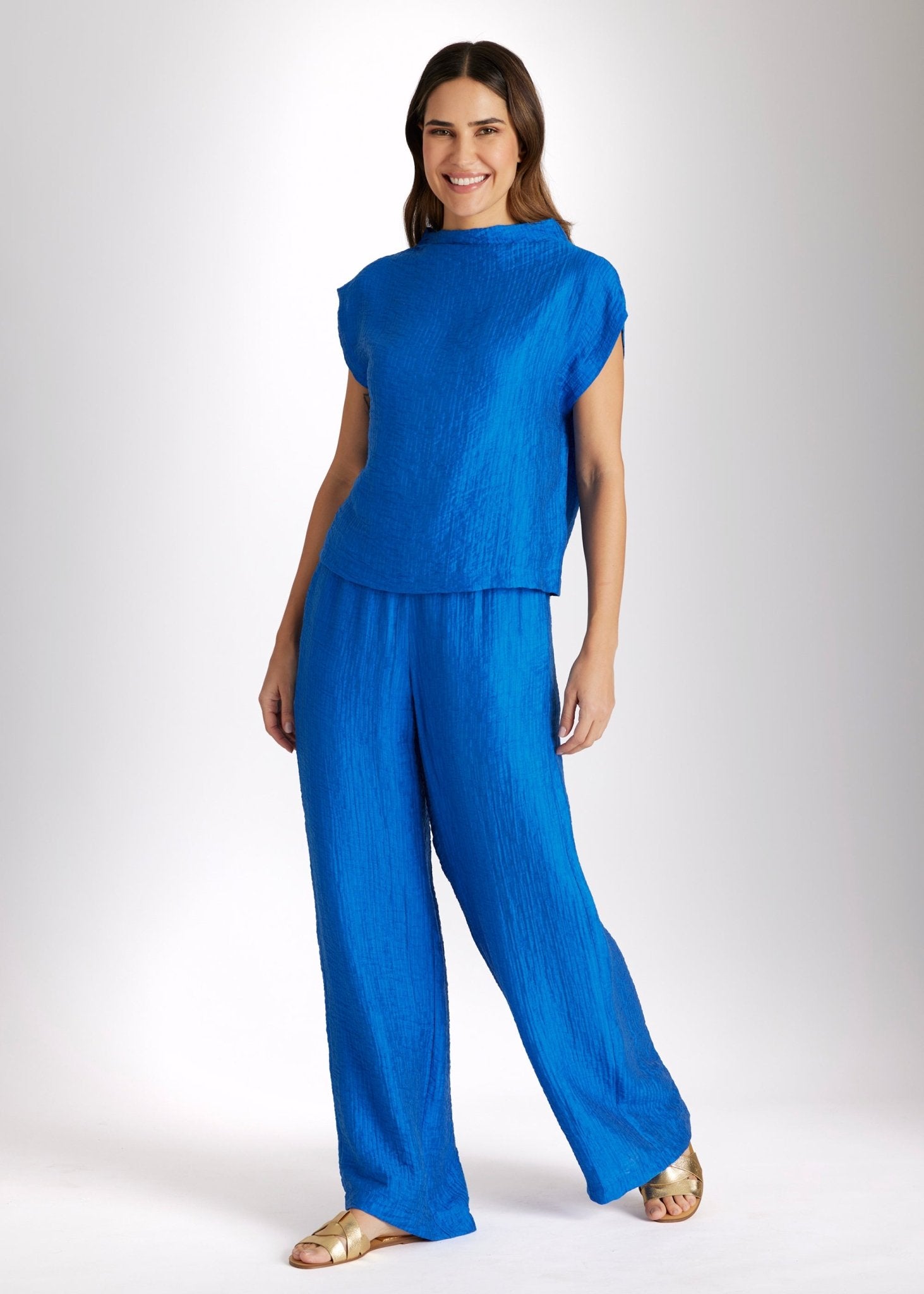 Legere Bluse NATRONI mit raffiniertem Kragen und kurzen Ärmeln in Blau