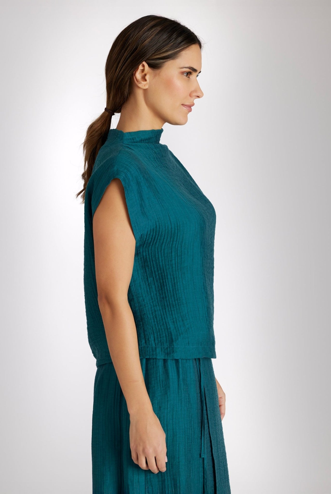 Legere Bluse NATRONI mit raffiniertem Kragen und kurzen Ärmeln in Grün