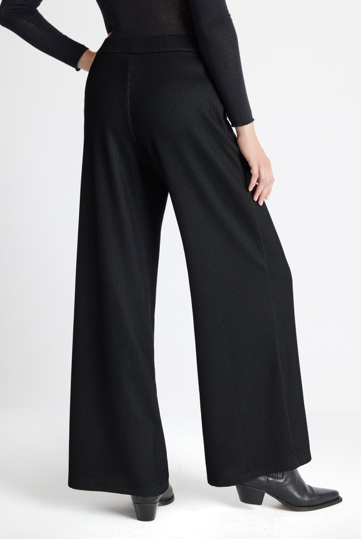Legere Hose PYPANTA aus fein geripptem Viskose-Mix - FOX'S-Fashion