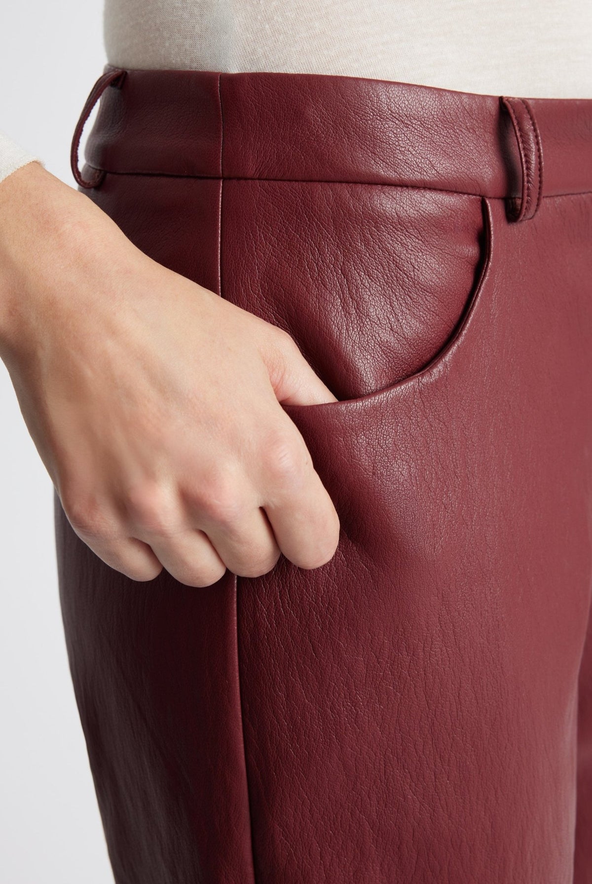 Legere Hose WYDOKI aus Lederimitat in Knöchellänge - FOX'S-Fashion