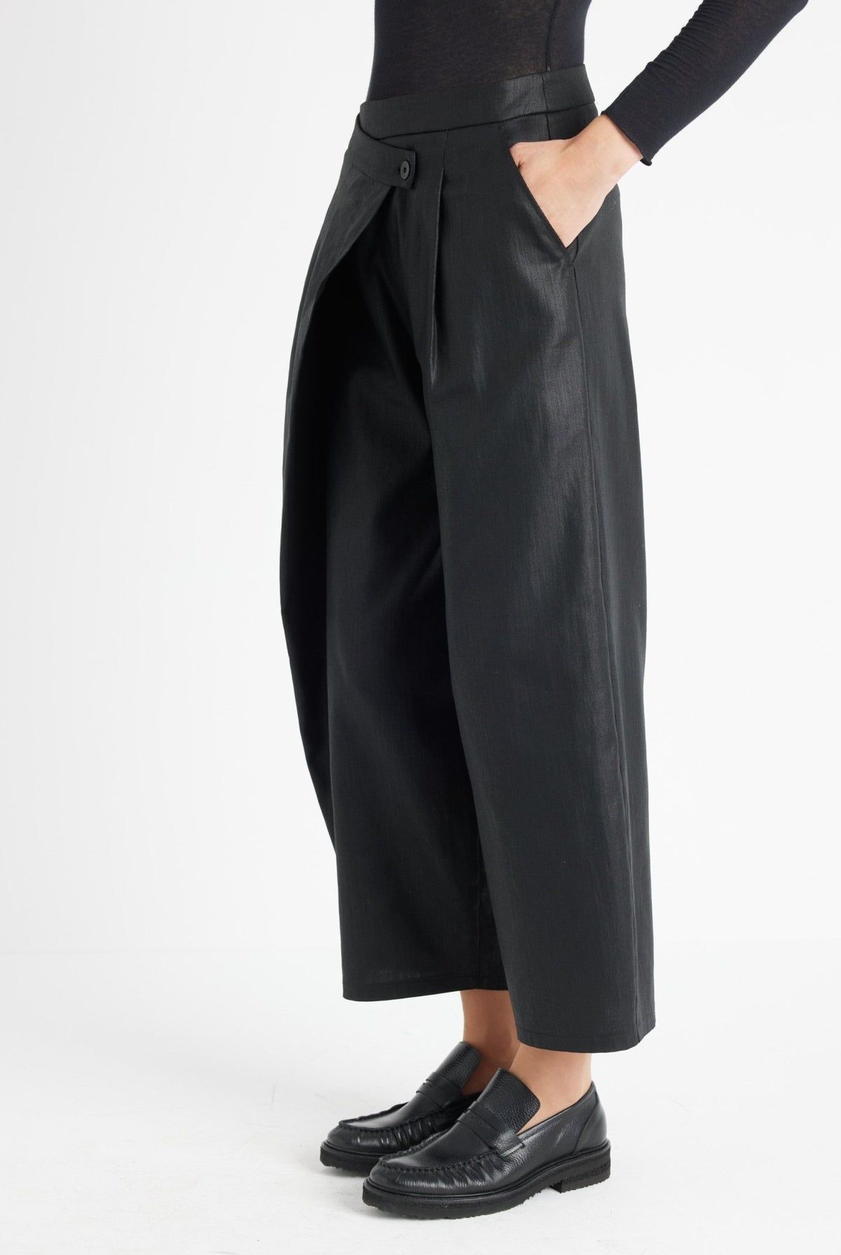 Legere Hose ZABERA aus 100 % Baumwolle mit asymmetrischem Bund - FOX'S-Fashion