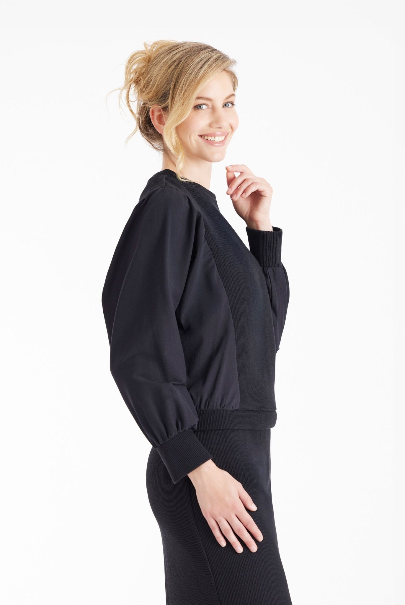 Pullover HOPUI mit Rundhals und langen Armen in Schwarz