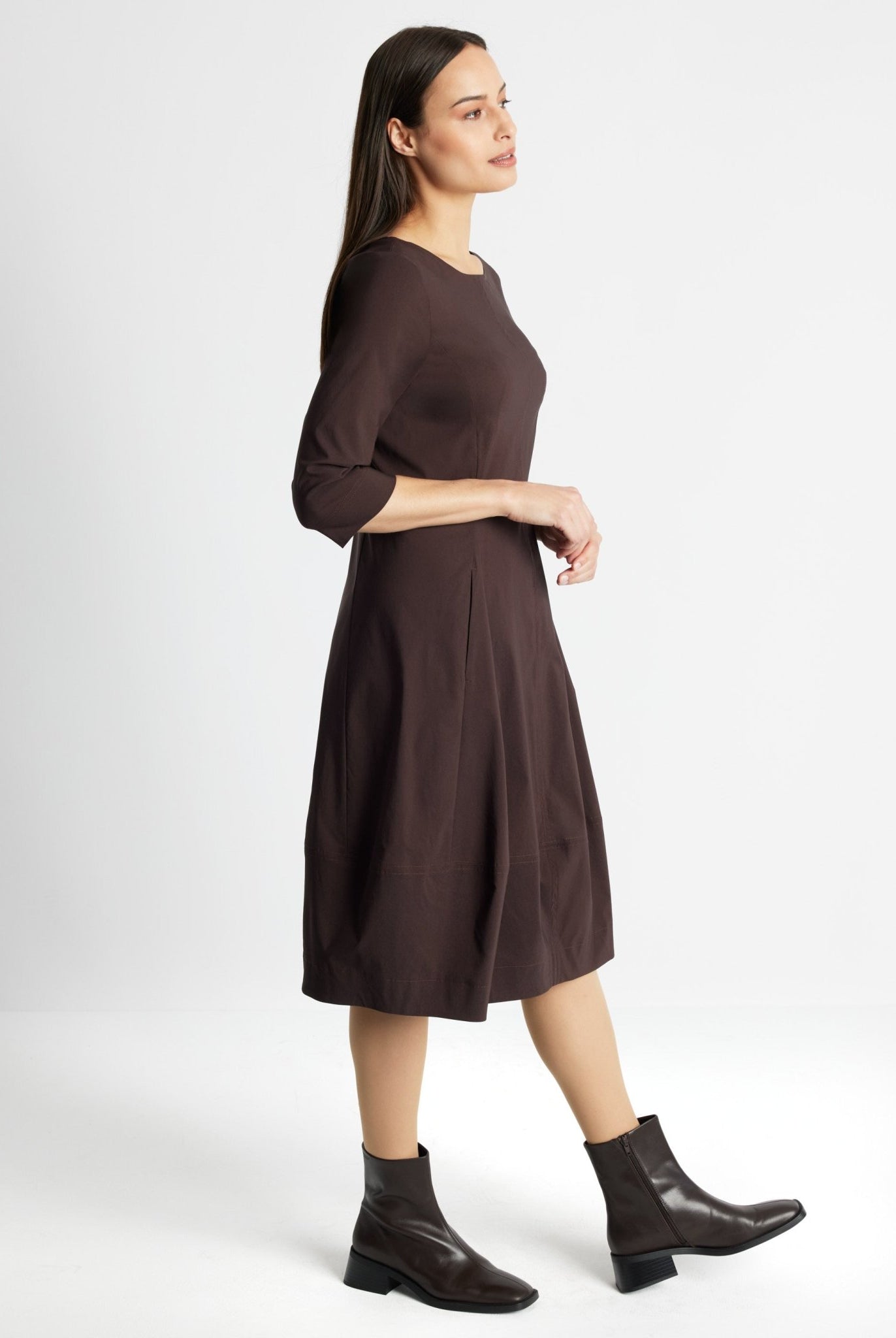 Midi-Kleid JAROBO aus Viskose-Mix mit leichter O-Form - FOX'S-Fashion
