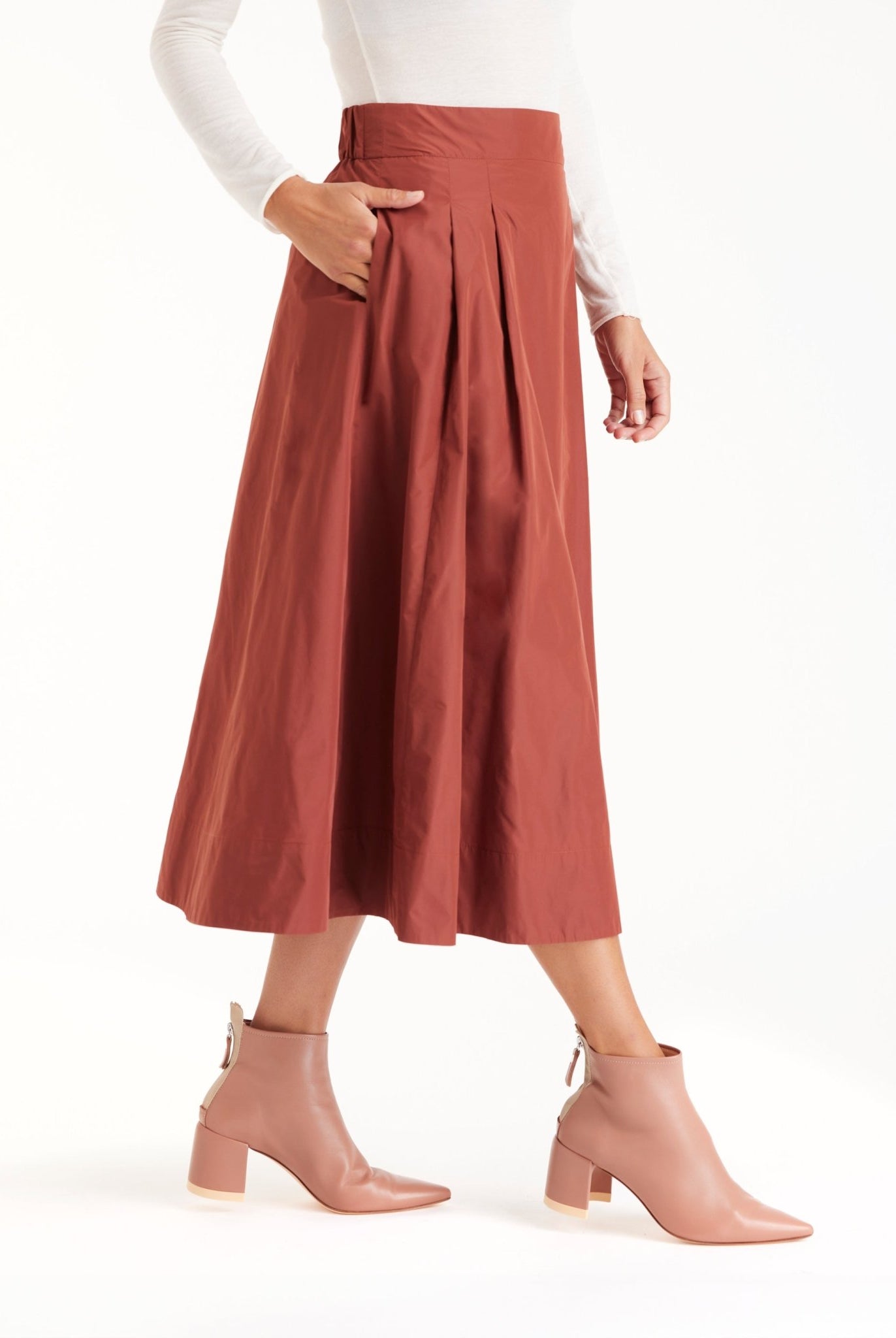 Rock GOMYRO in Midi-Länge mit Falten und Eingrifftaschen in Braun