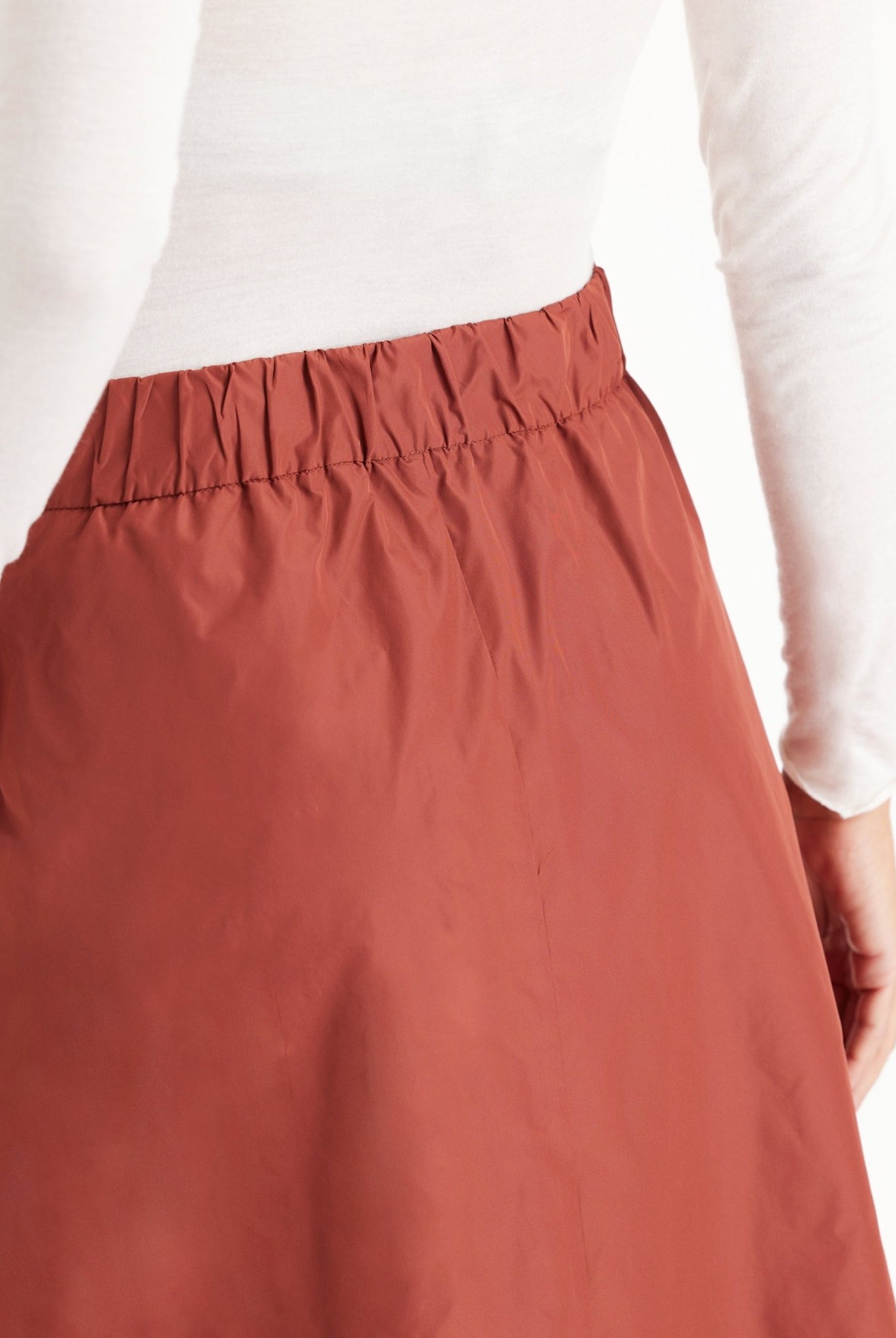 Rock GOMYRO in Midi-Länge mit Falten und Eingrifftaschen in Braun