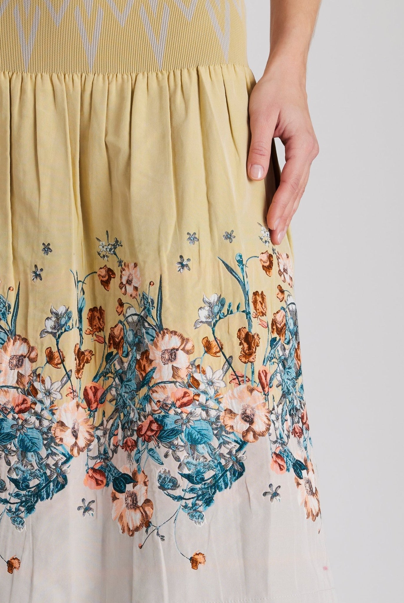 One Size Rock LONGERO-S in Midi-Länge mit Gummibund in Gelb mit Blumenmuster