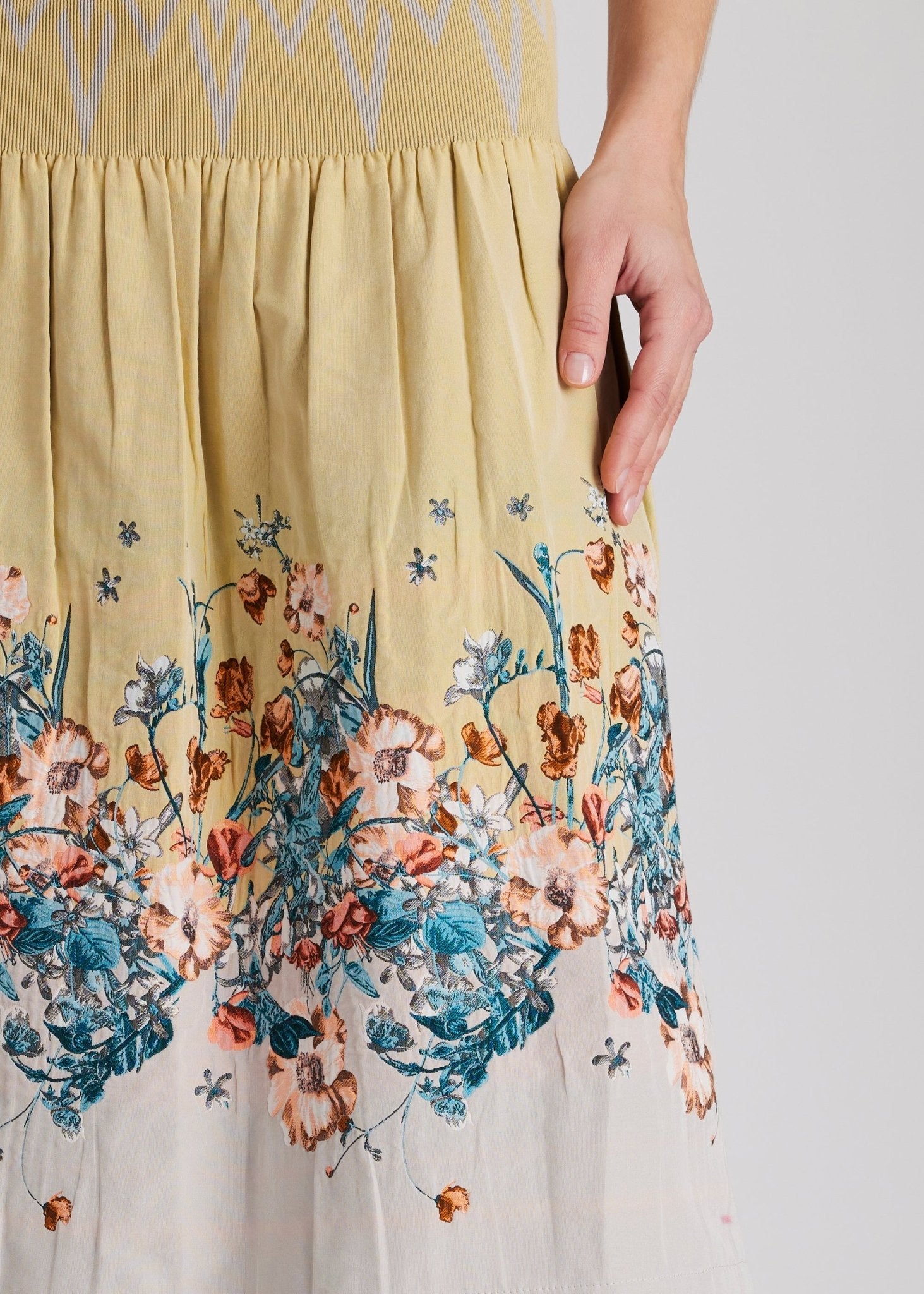 One Size Rock LONGERO-S in Midi-Länge mit Gummibund in Gelb mit Blumenmuster