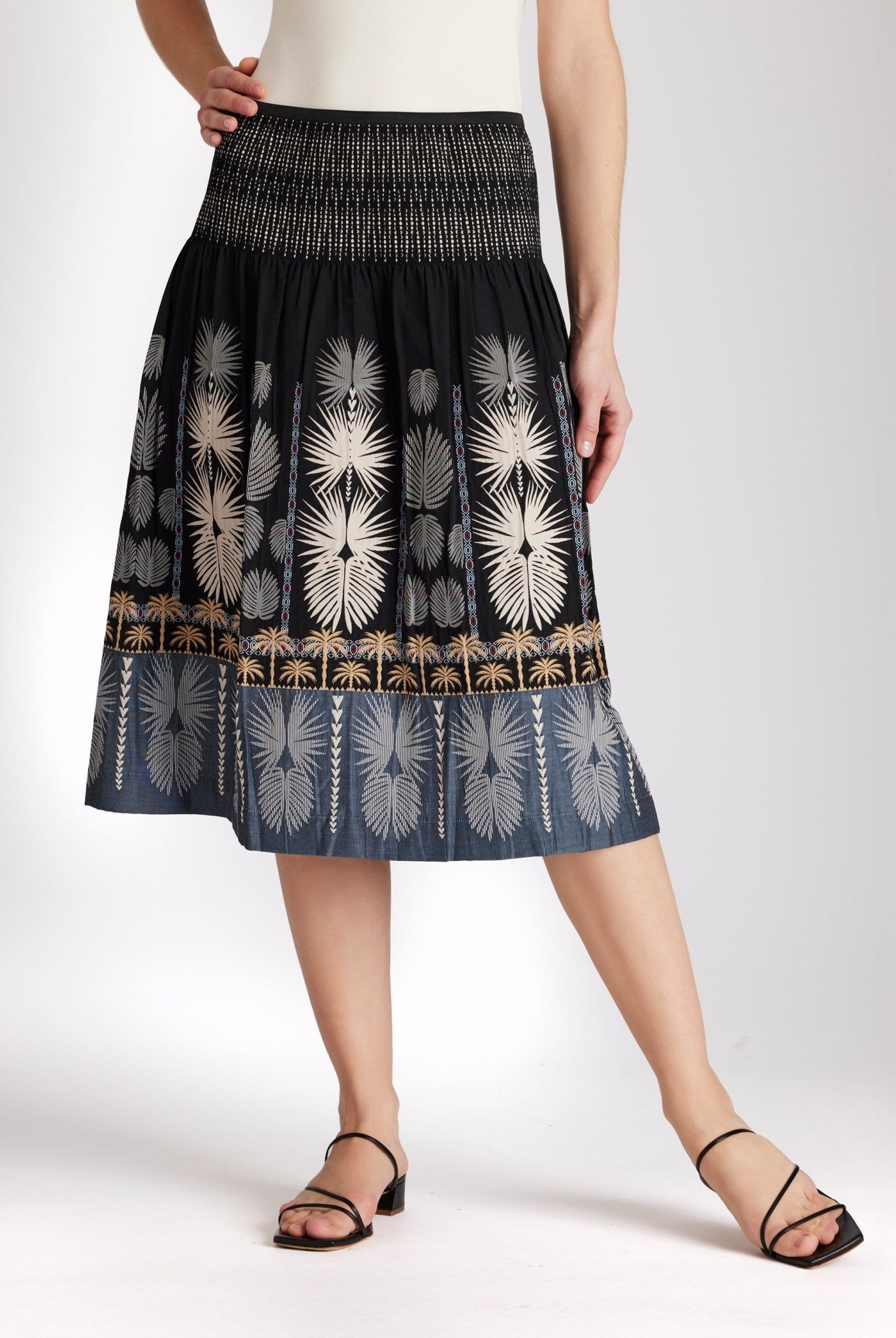 One Size Rock LONGERO-S in Midi-Länge mit Gummibund in Schwarz mit Palmenmuster