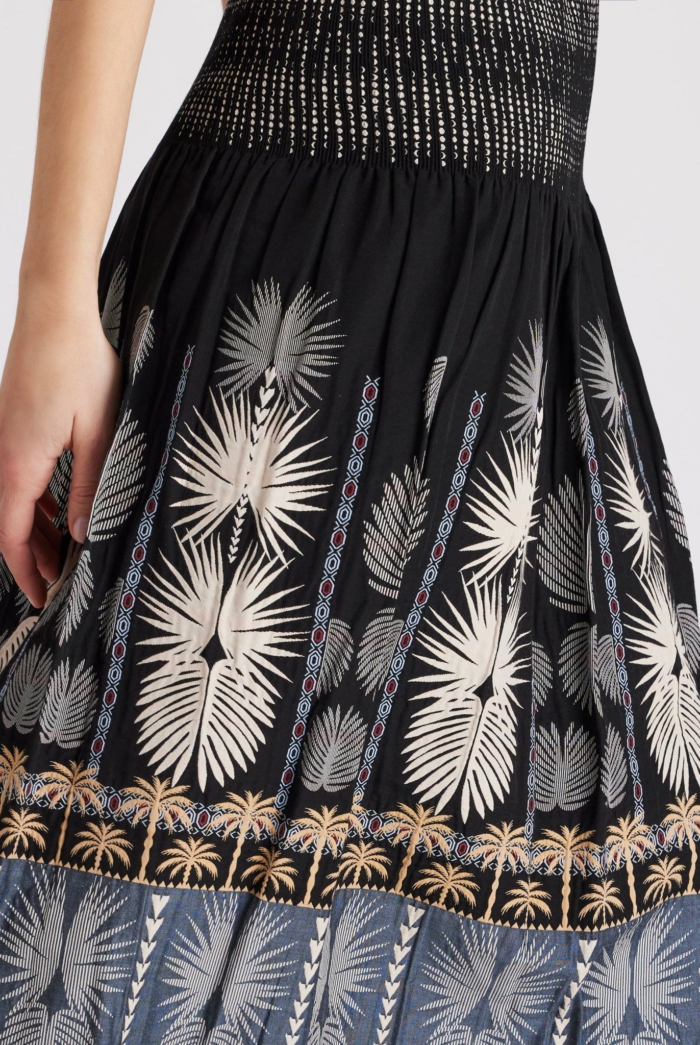 One Size Rock LONGERO-S in Midi-Länge mit Gummibund in Schwarz mit Palmenmuster