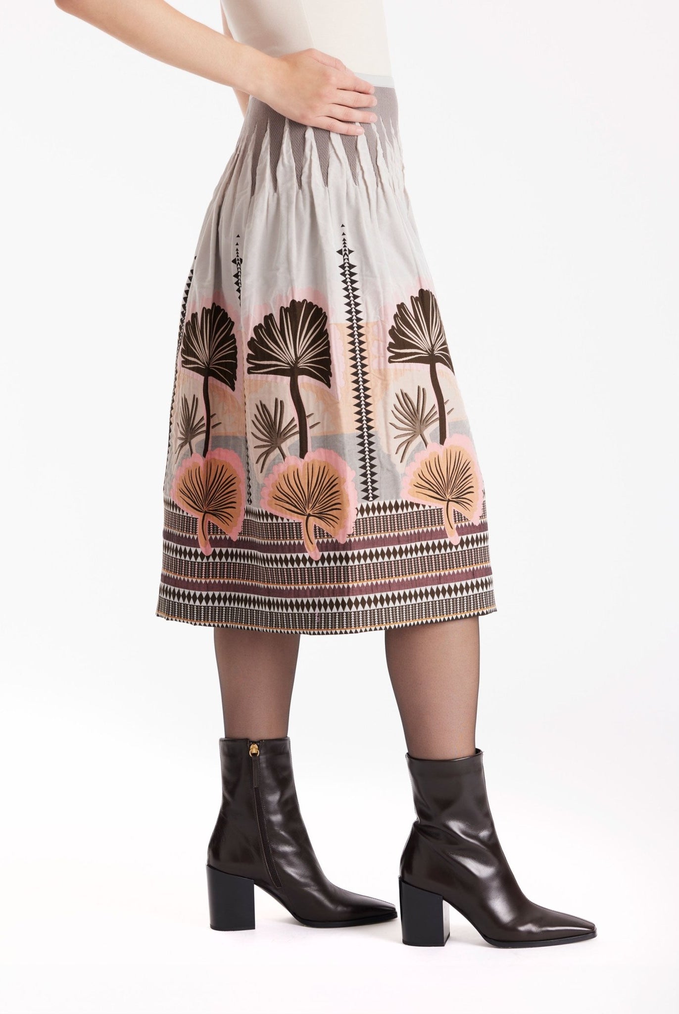 Ausgestellter Rock LONGERO-W in Midi-Länge mit Gummibund und floralem Muster in Beigetönen