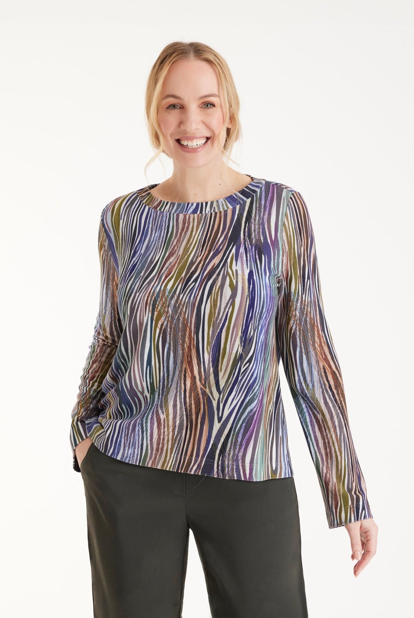 Pullover APULO mit U-Boot-Ausschnitt, langen Armen und mehrfarbigem Muster in Blau- und Violetttönen