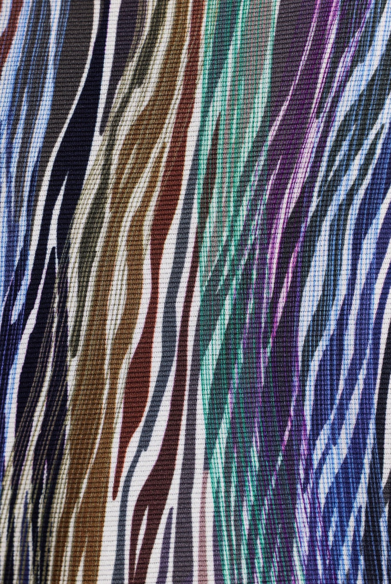 Pullover APULO mit U-Boot-Ausschnitt, langen Armen und mehrfarbigem Muster in Blau- und Violetttönen