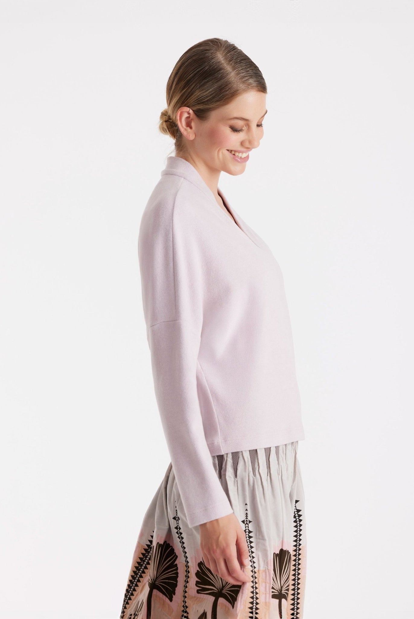 Pullover FEALIA mit V-Ausschnitt und langen Armen in Rosa