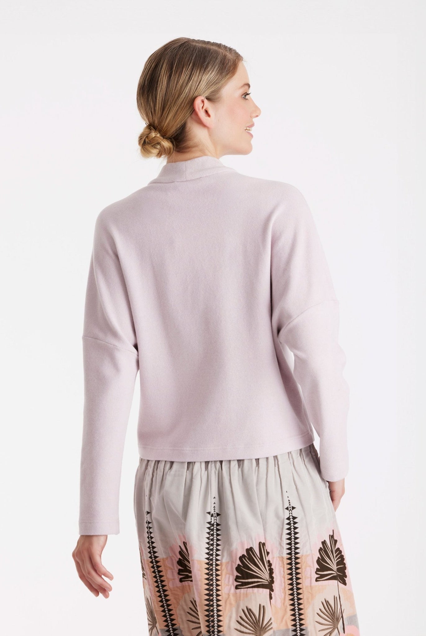 Pullover FEALIA mit V-Ausschnitt und langen Armen in Rosa