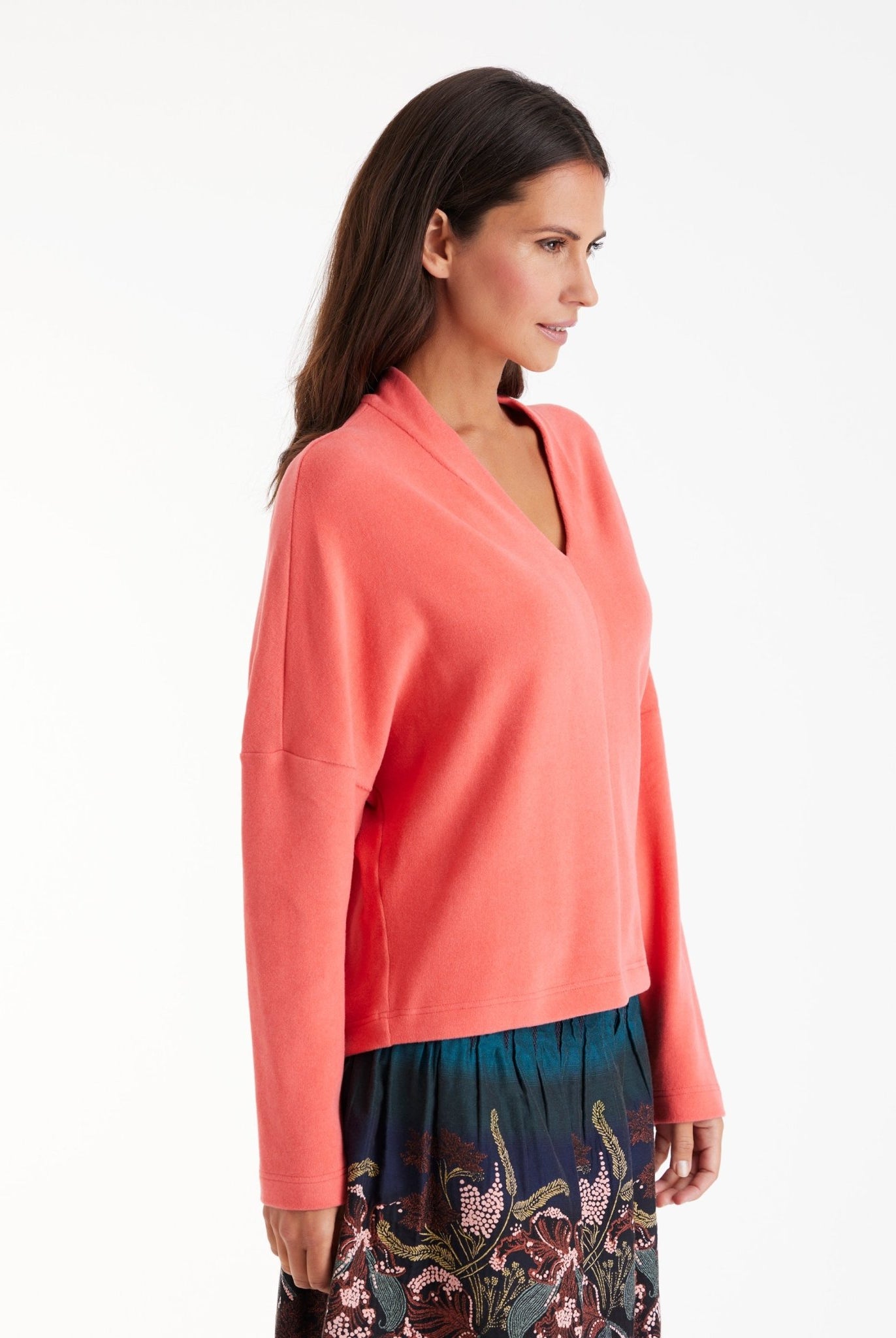 Pullover FEALIA mit V-Ausschnitt und langen Armen in Orange