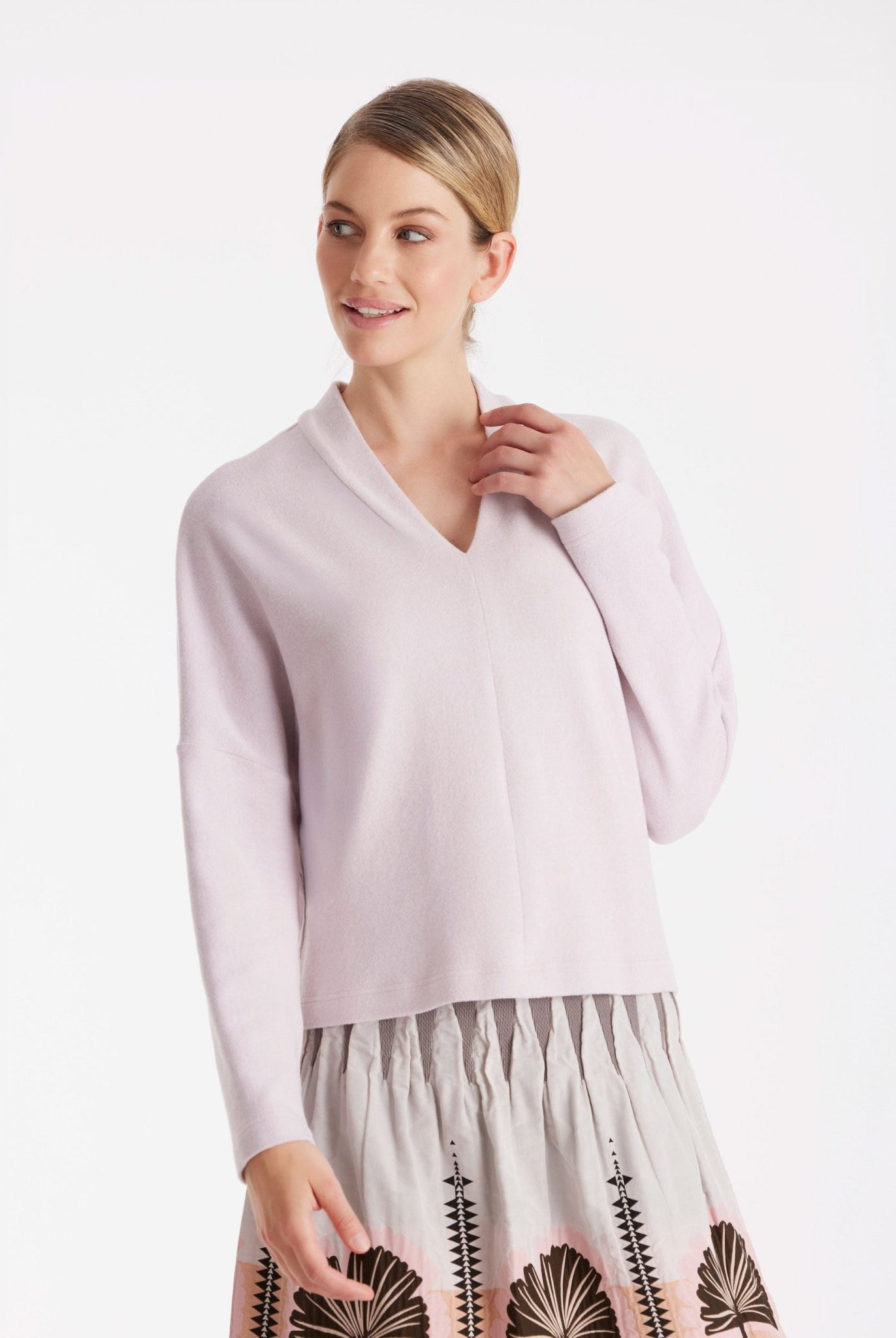 Pullover FEALIA mit V-Ausschnitt und langen Armen in Rosa