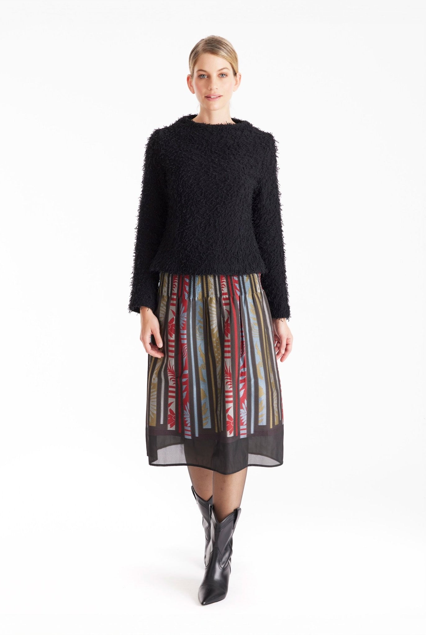 Pullover GADUNI mit hohem Rundhals und langen Armen in Fransen-Optik in Schwarz