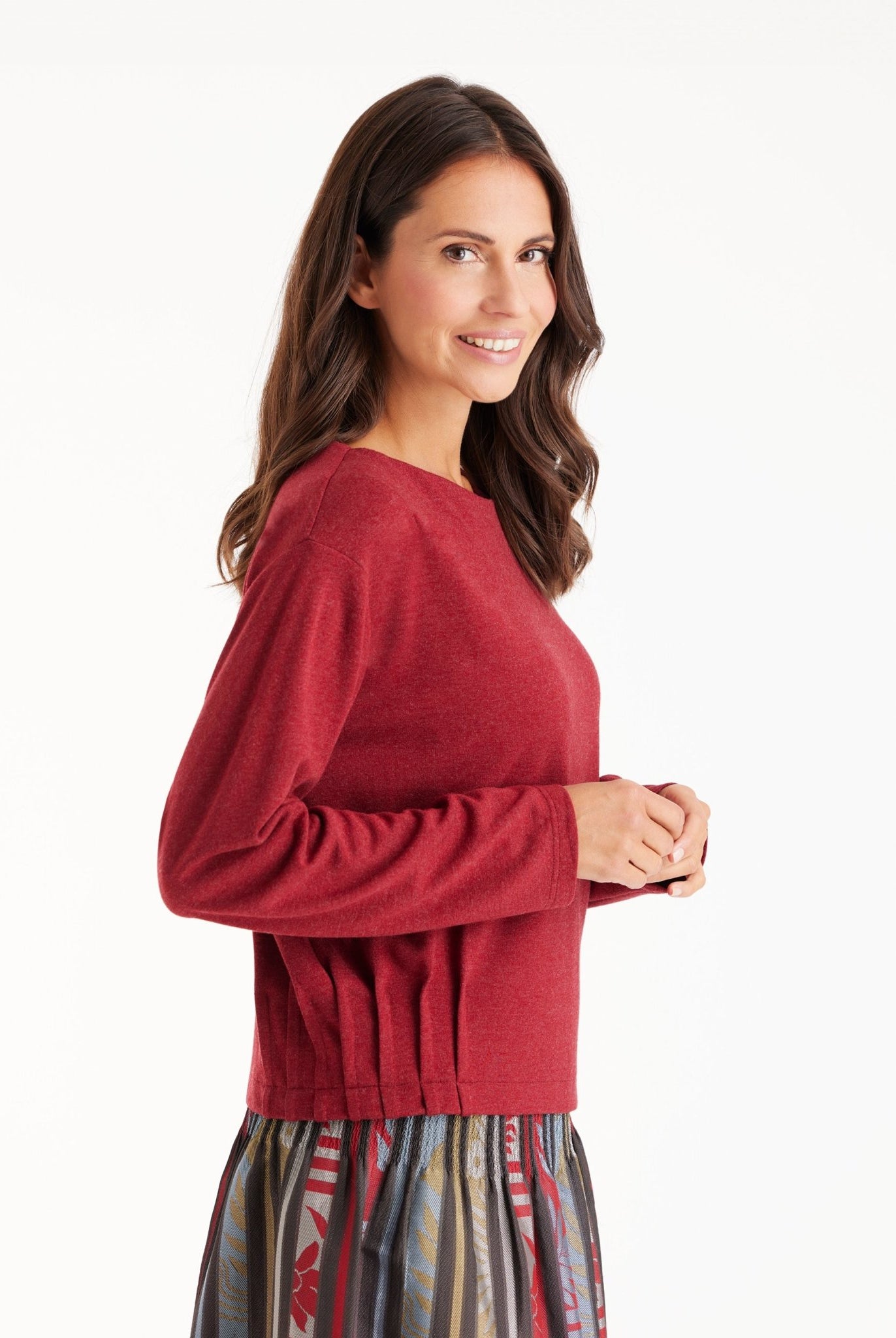 Pullover OLOVA mit U-Boot-Ausschnitt, langen Armen und seitlichen Biesen in Rot