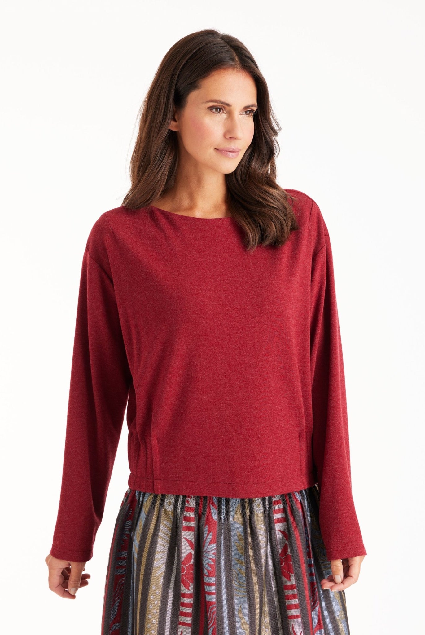 Pullover OLOVA mit U-Boot-Ausschnitt, langen Armen und seitlichen Biesen in Rot