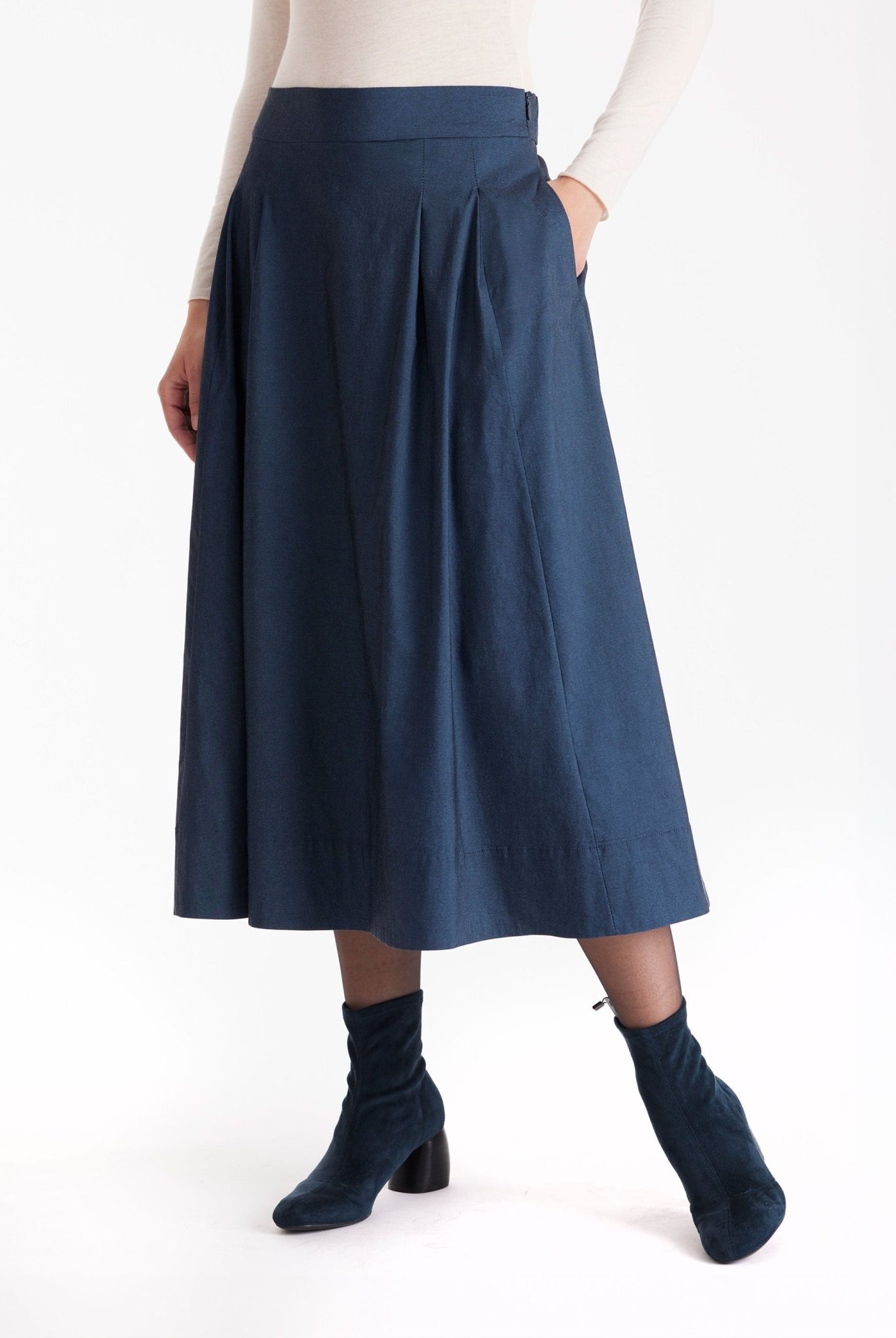 Rock JIGIRO in Midi-Länge mit Falten und seitlichen Eingrifftaschen in Blau