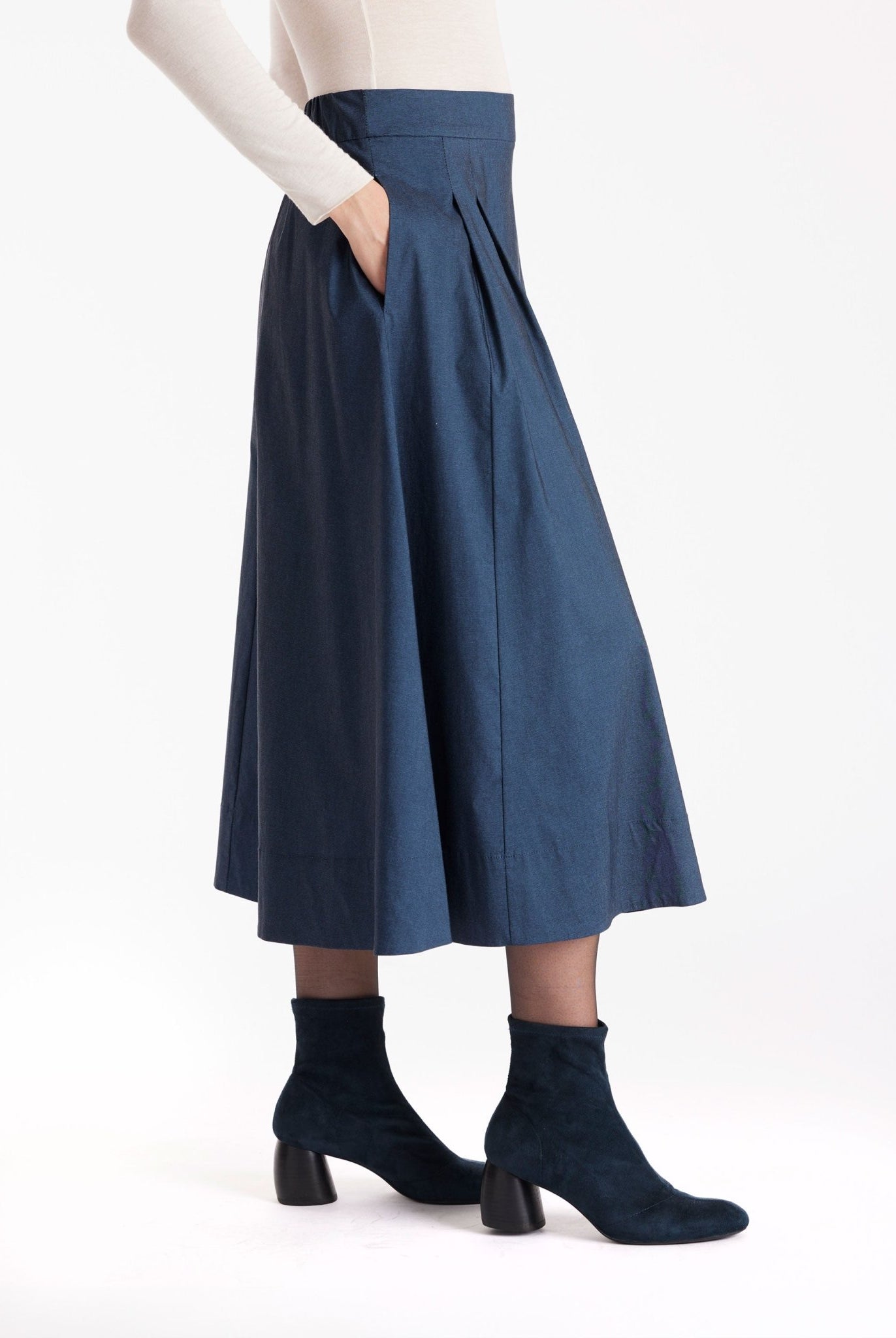 Rock JIGIRO in Midi-Länge mit Falten und seitlichen Eingrifftaschen in Blau